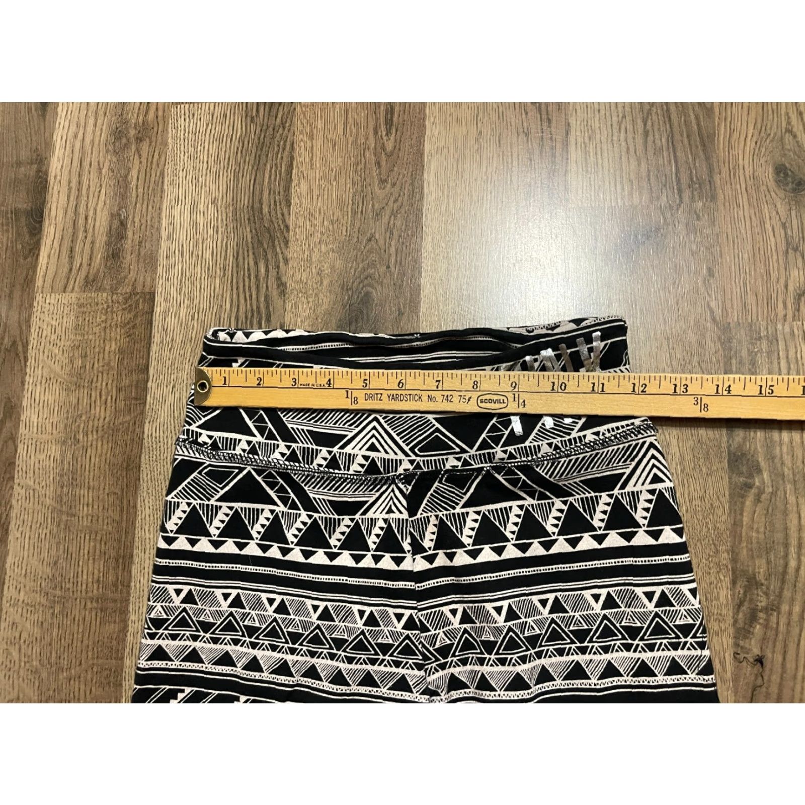 Victoria's Secret Victoria's Secret Pants Womens Small Black White Yoga Leggings Aztec Size 28" / US 6 / IT 42 - 4 Thumbnail