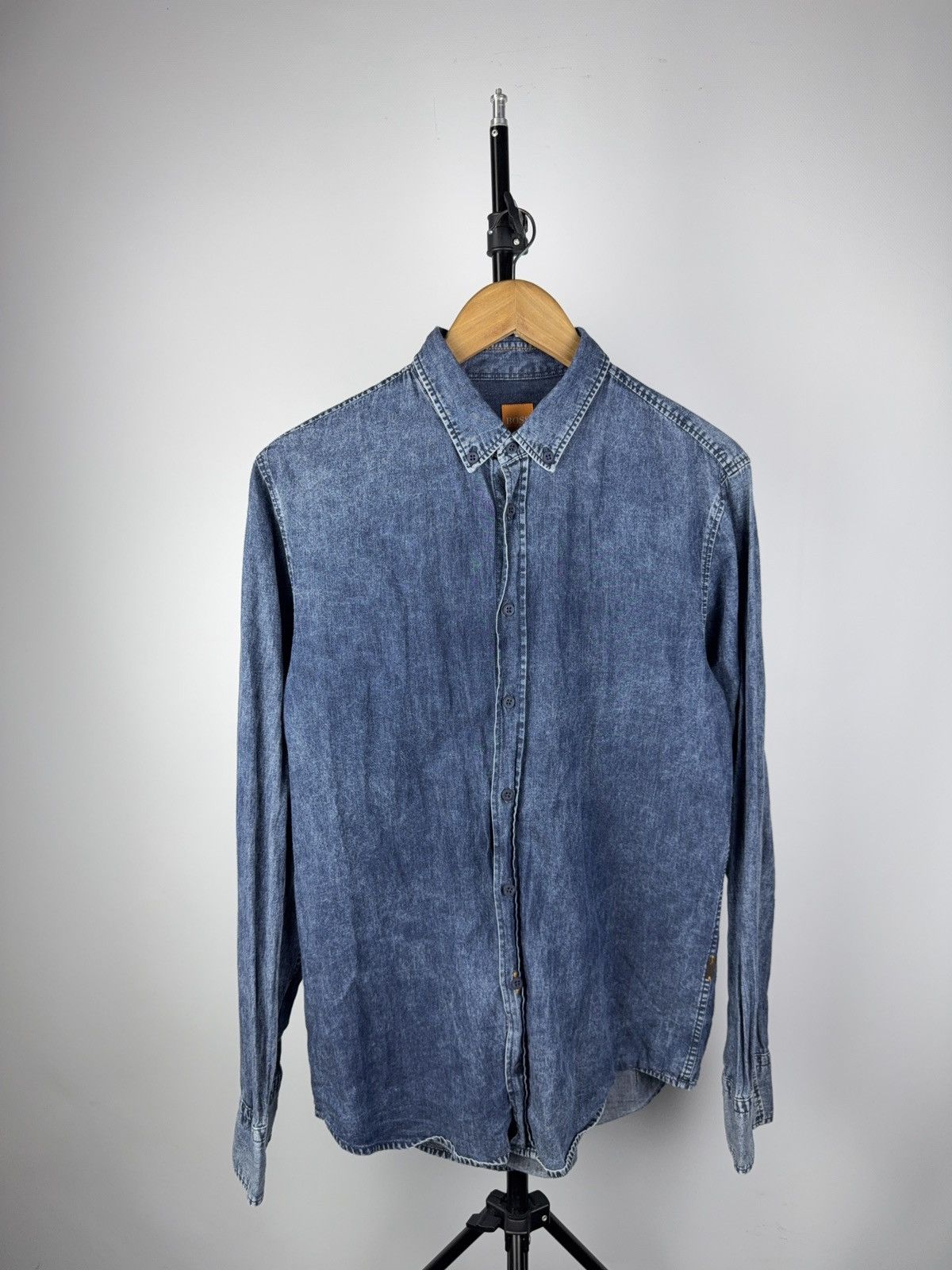 Hugo Boss Designer BOSS Hugo Boss Denim Shirt Slim Fit Casual Blue 00s Size US M / EU 48-50 / 2 - 1 Thumbnail