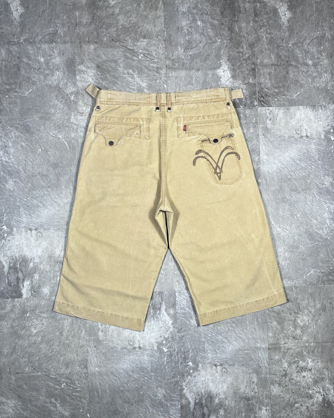 Levi's Levi’s Vintage Rare Beige Cargo Shorts Size 34 Size US 34 / EU 50 - 1 Thumbnail