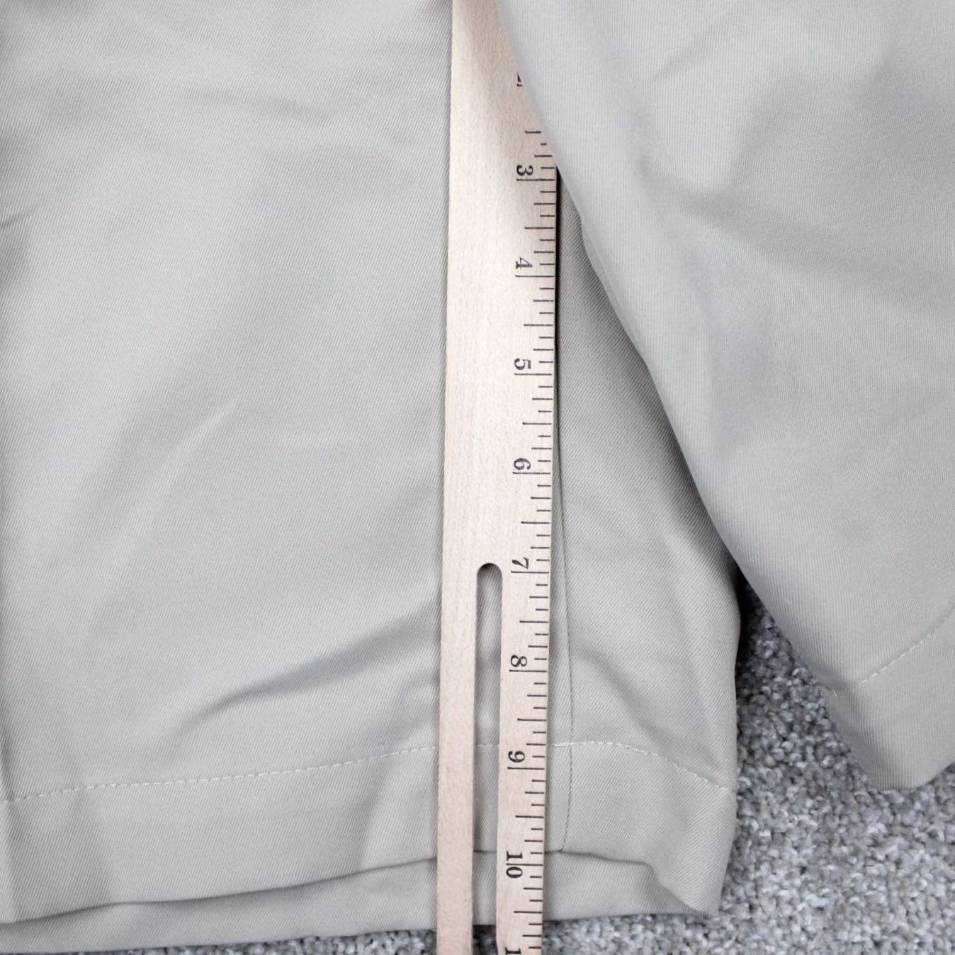Van Heusen Van Heusen Men's 33 Beige 10" Traveler Stretch Classic Fit No Iron Flat Front Shorts NWT Casual Chino Pocket Logo Button Zipper Cotton Canvas Size US 33 - 6 Thumbnail