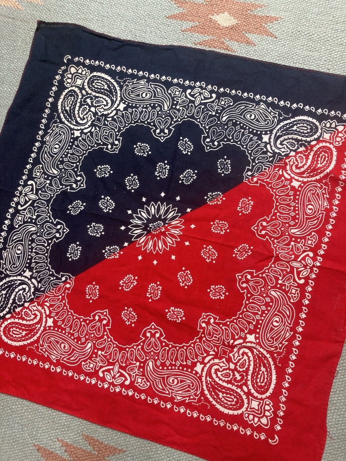 Vintage Vintage bandana paisley print red blue split 2 tone cotton Size ONE SIZE - 2 Thumbnail