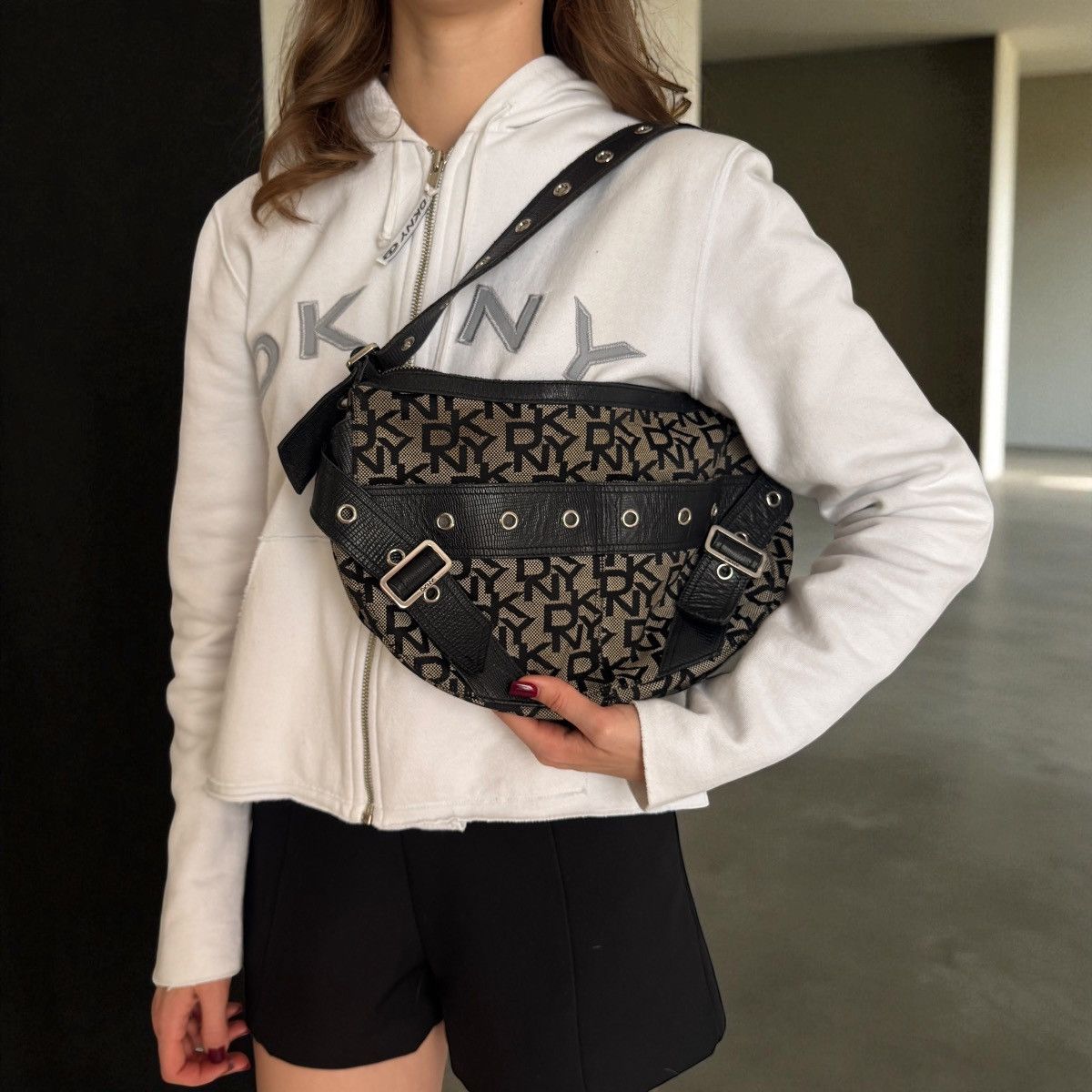 DKNY DKNY Vintage Y2K Glamour Monogram Shoulder Bag Size ONE SIZE - 1 Thumbnail