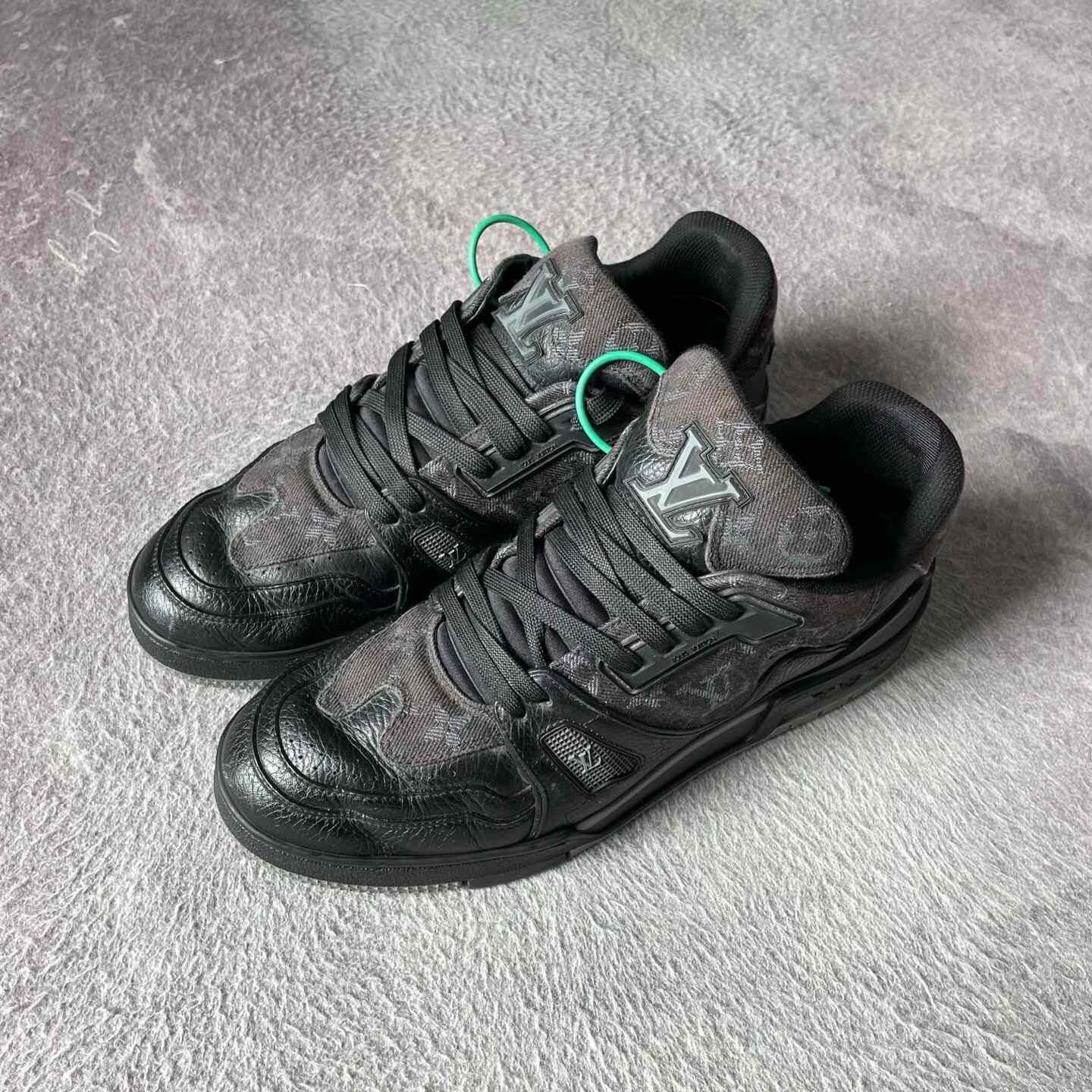 Louis Vuitton Louis Vuitton Collab Black Lowtop Sneakers 41 Men Size US 8.5 / EU 41-42 - 1 Thumbnail