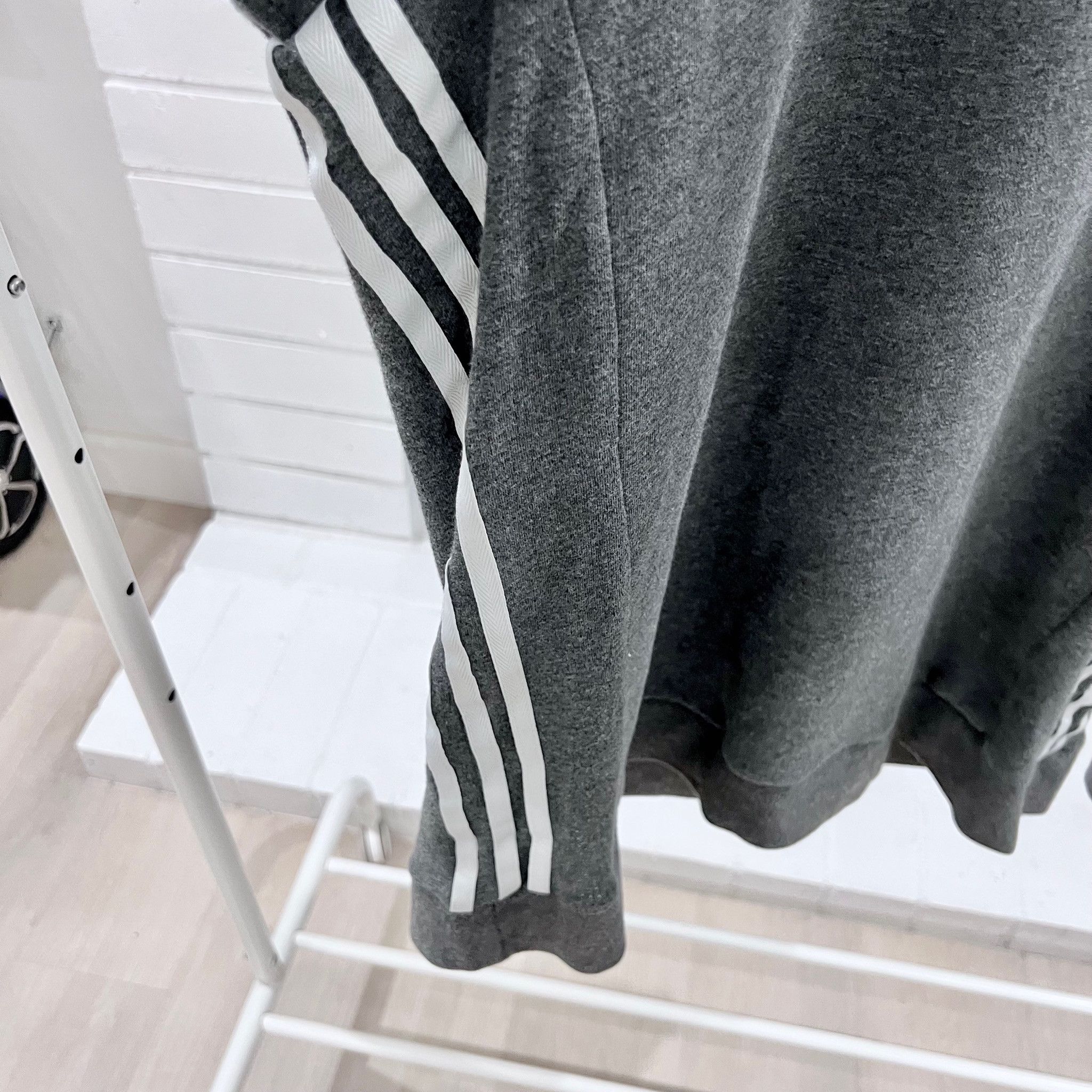 Adidas Adidas Patch Logo Front Three Stripes on Sides Body Sweater Size US M / EU 48-50 / 2 - 5 Thumbnail