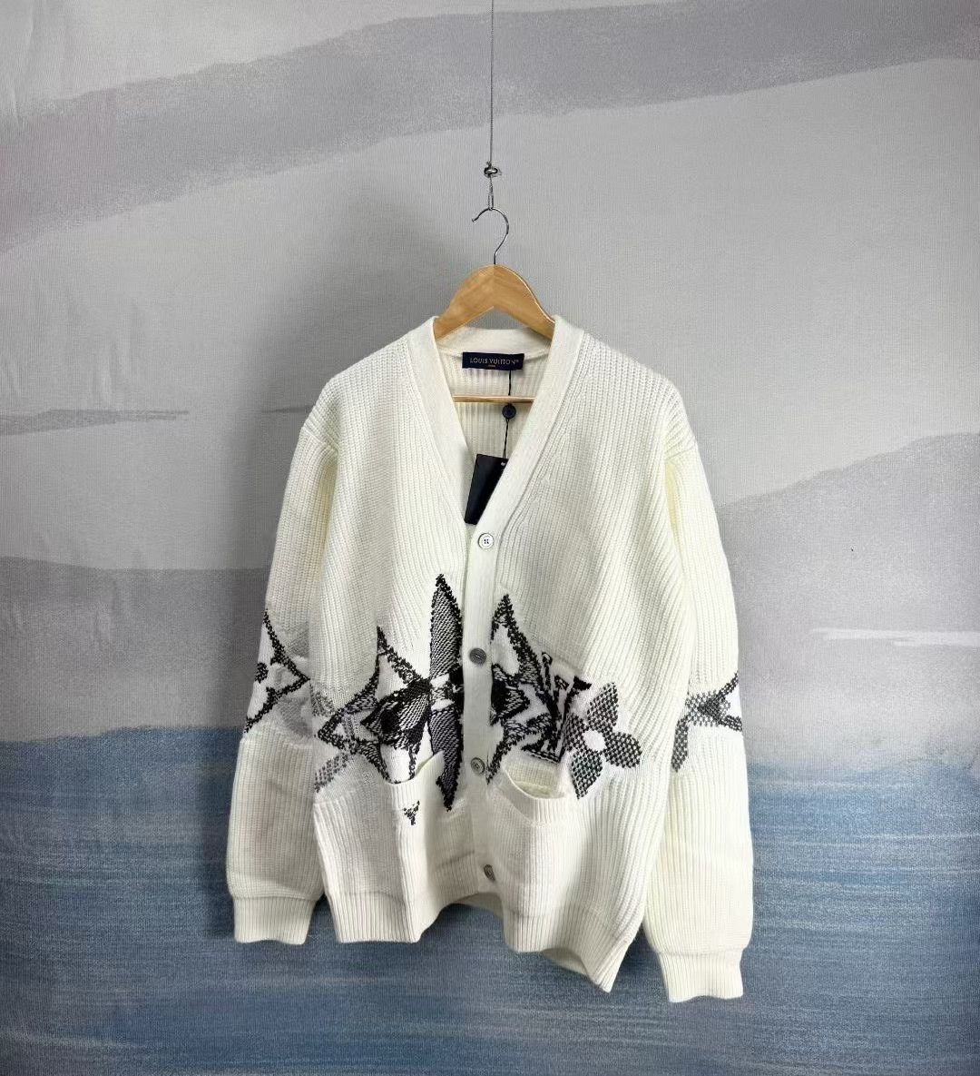 Louis Vuitton Louis Vuitton Floral Wool Cardigan Sweater Size L / US 10 / IT 46 - 1 Thumbnail