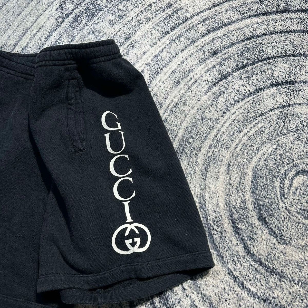 Gucci GUCCI LOGO SHORT PANTS Size US 38 / EU 54 - 2 Thumbnail