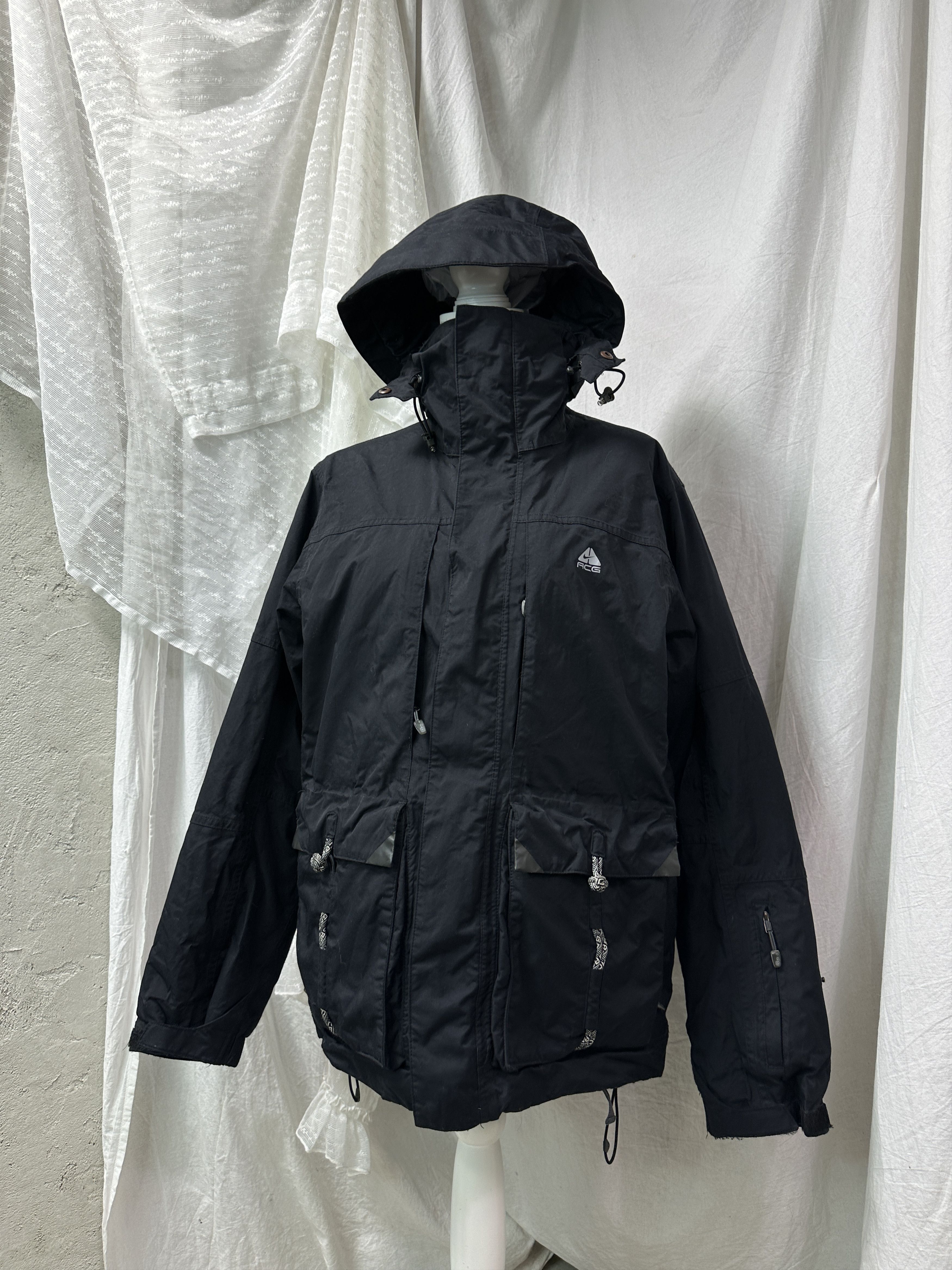 Nike ACG Nike ACG Gore-Tex Paclite vintage y2k black jacket | Grailed