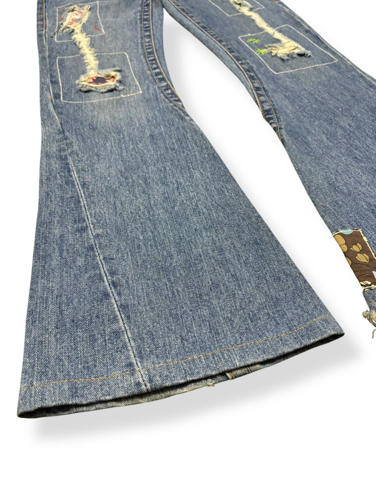 True Religion Vintage True Religion Woodstock Floral Patched Flare Jeans Size US 29 - 7 Thumbnail