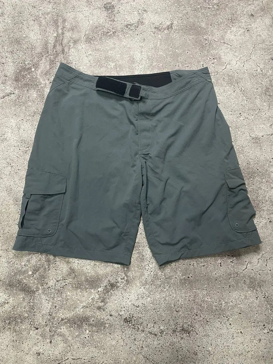 Adidas Adidas Vintage Cargo Sportswear Shorts Size US 35 - 1 Thumbnail