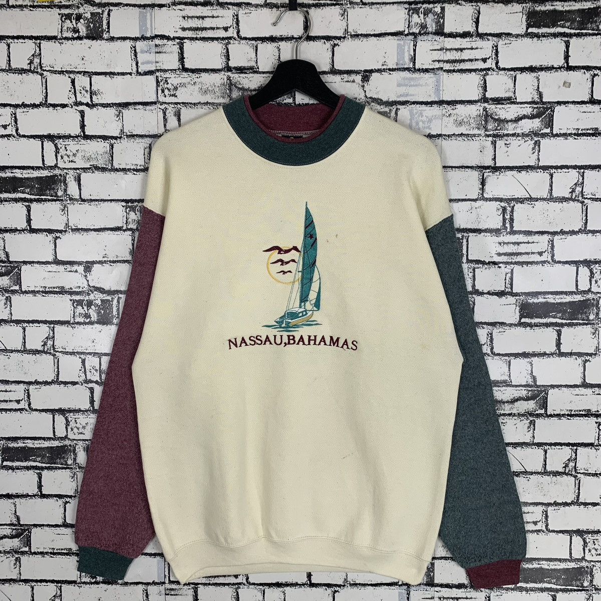 Vintage Vtg 90s Nassau Bahamas Sailling Sweatshirt Size US M / EU 48-50 / 2 - 1 Thumbnail