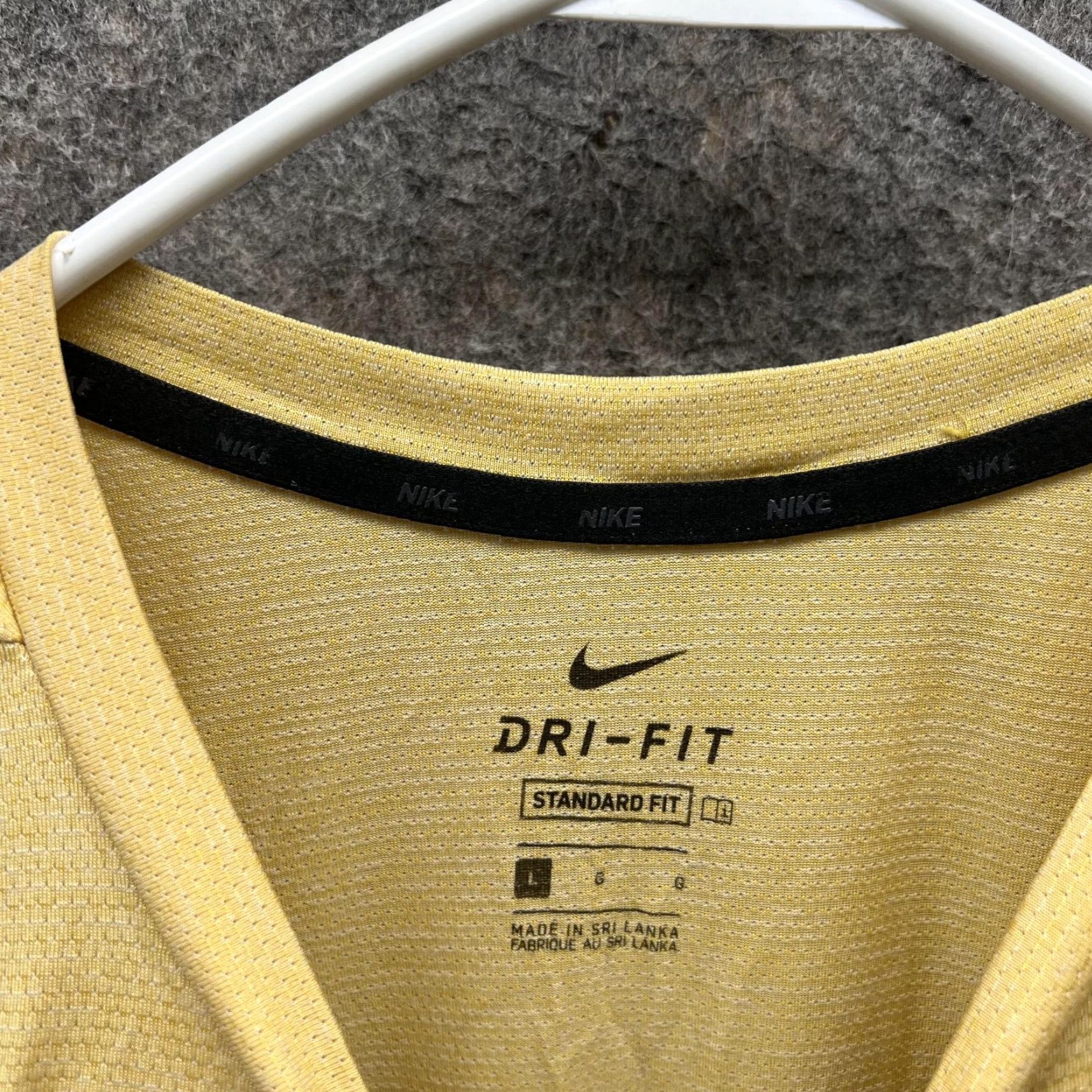 Nike VINTAGE Nike Shirt Men Large Yellow Dri-Fit Knit Polyester Swoosh Logo T-Shirt Size US L / EU 52-54 / 3 - 5 Thumbnail