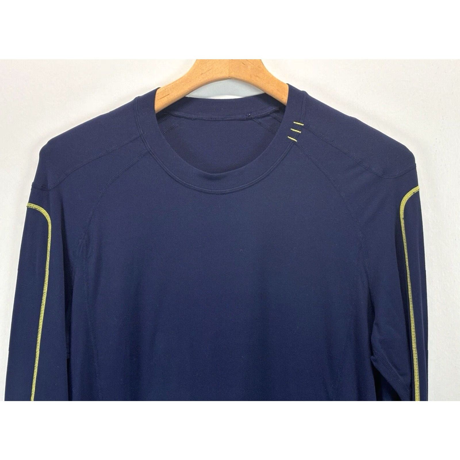 Lululemon Lululemon Long Sleeve Athletic Pullover Shirt Mens Large Navy Blue Lightweight Size US L / EU 52-54 / 3 - 2 Thumbnail