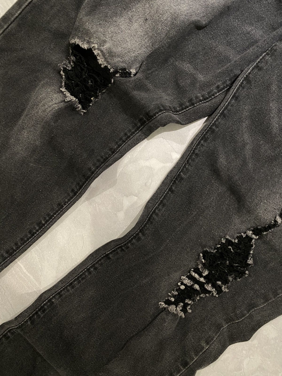 Vintage Faded Black Slim Fit Distressed Jeans 2000s / Y2K Drip Size US 36 / EU 52 - 3 Thumbnail