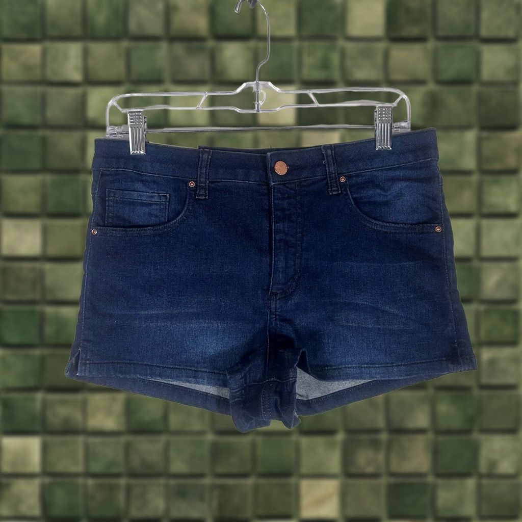 Forever 21 FOREVER 21 Jeans Shorts Womens 28 Dark Wash High Rise 2" Inseam NWT Denim Cotton Polyester Spandex 5-Pocket Size 28" / US 6 / IT 42 - 1 Thumbnail