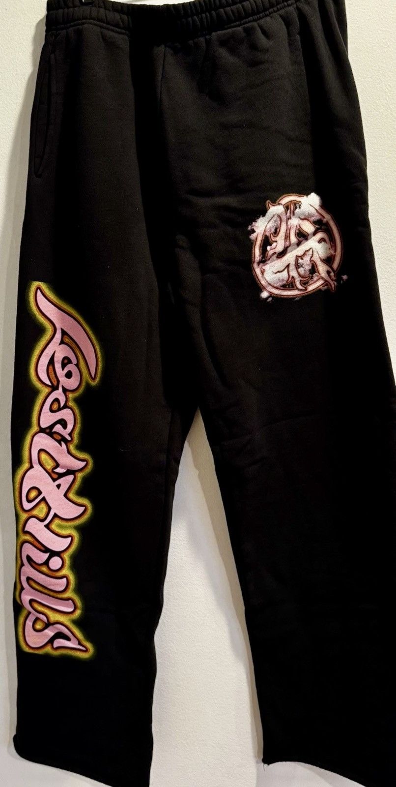 Lost hills Lost Hills sweatpants unisex size L streetwear black w pink Size US 34 / EU 50 - 1 Thumbnail