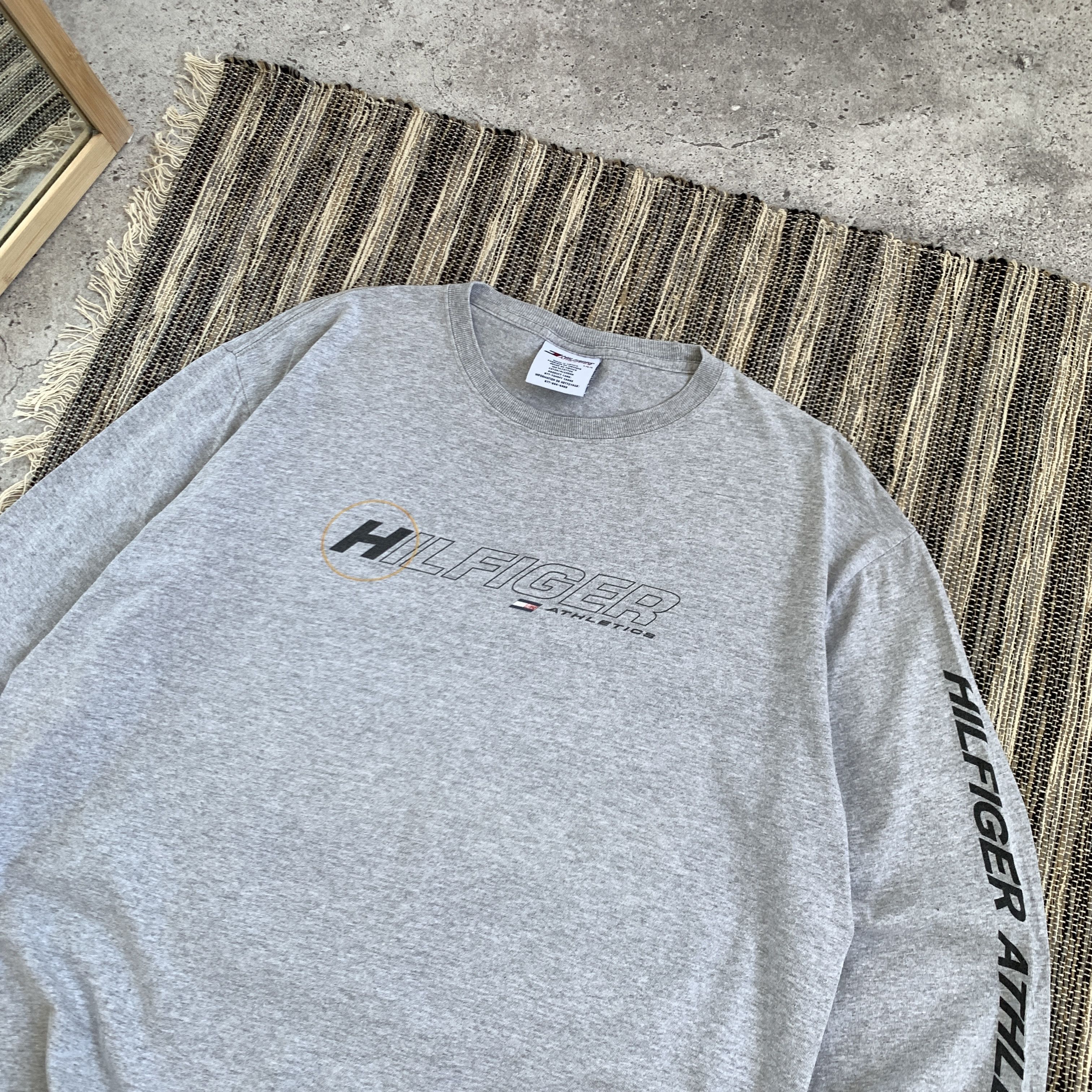 Tommy Hilfiger Vintage Tommy Hilfiger 90s Grey Graphic Longsleeve Tee Shirt Size US L / EU 52-54 / 3 - 3 Thumbnail