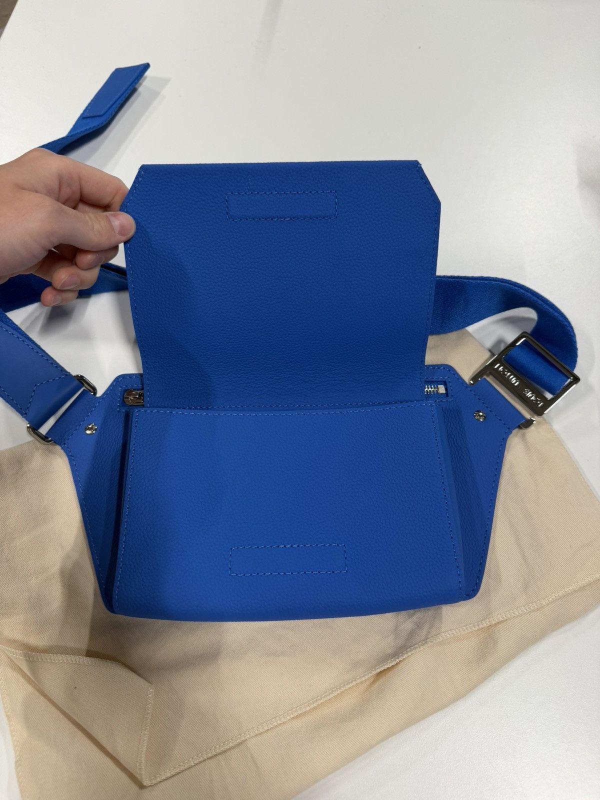 Louis Vuitton Louis Vuitton Takeoff Sling Bag 2500$ Size ONE SIZE - 5 Thumbnail