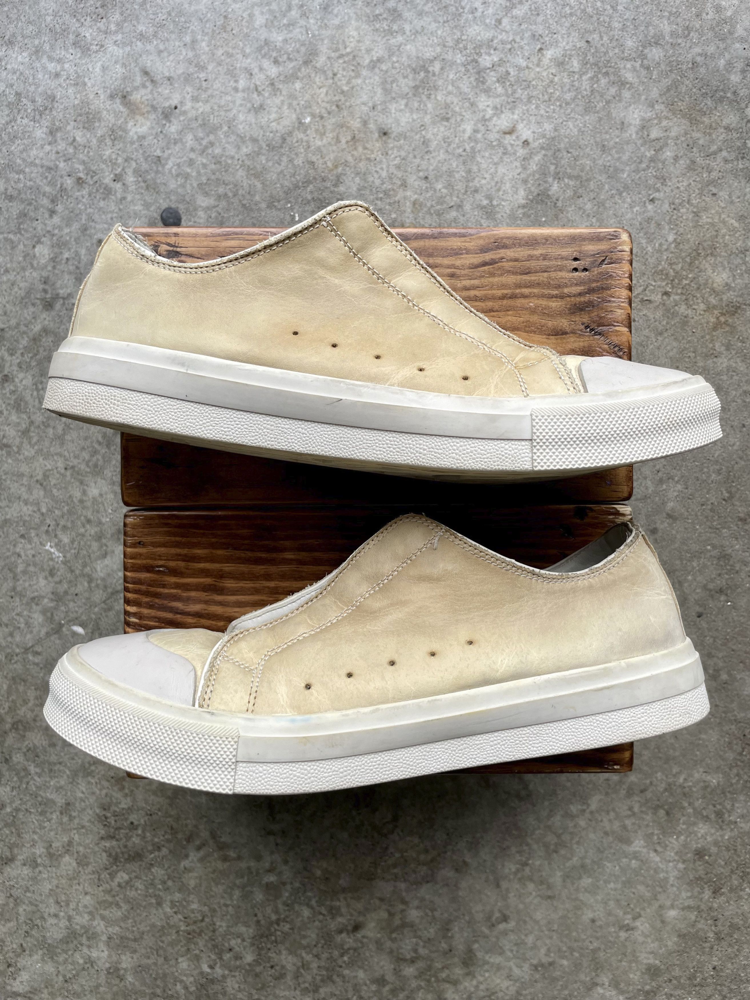 ALEXANDER MCQUEEN TEXTURED-LEATHER LOW TOP SNEAKERS IVORY