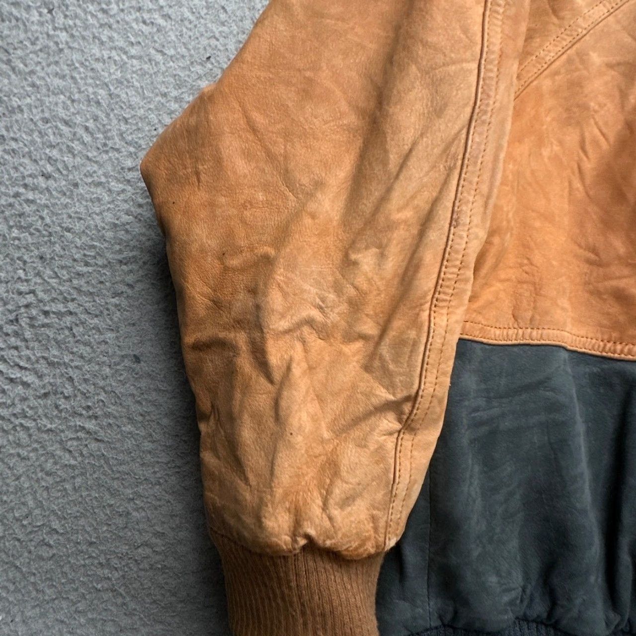 Vintage VINTAGE Brandon Thomas Bomber Jacket Two Tone Leather Small Full Zip Snap Button Men’s 90s Fall Winter Short Solid Size US S / EU 44-46 / 1 - 7 Thumbnail