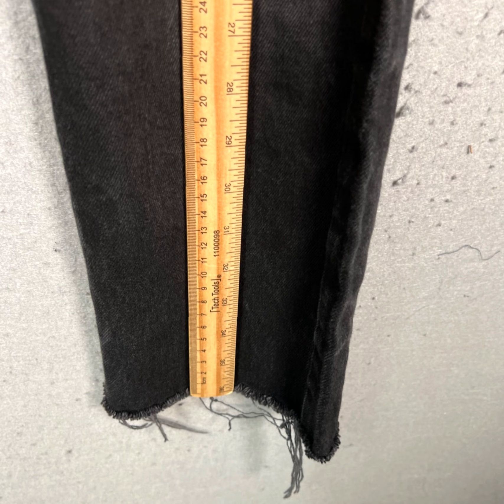 Weekday Weekday Jeans Mens 32x27 Black Denim Straight 5-Pocket Vintage No N/A Frayed Hem Tight? (use original words only) Size US 32 / EU 48 - 7 Thumbnail