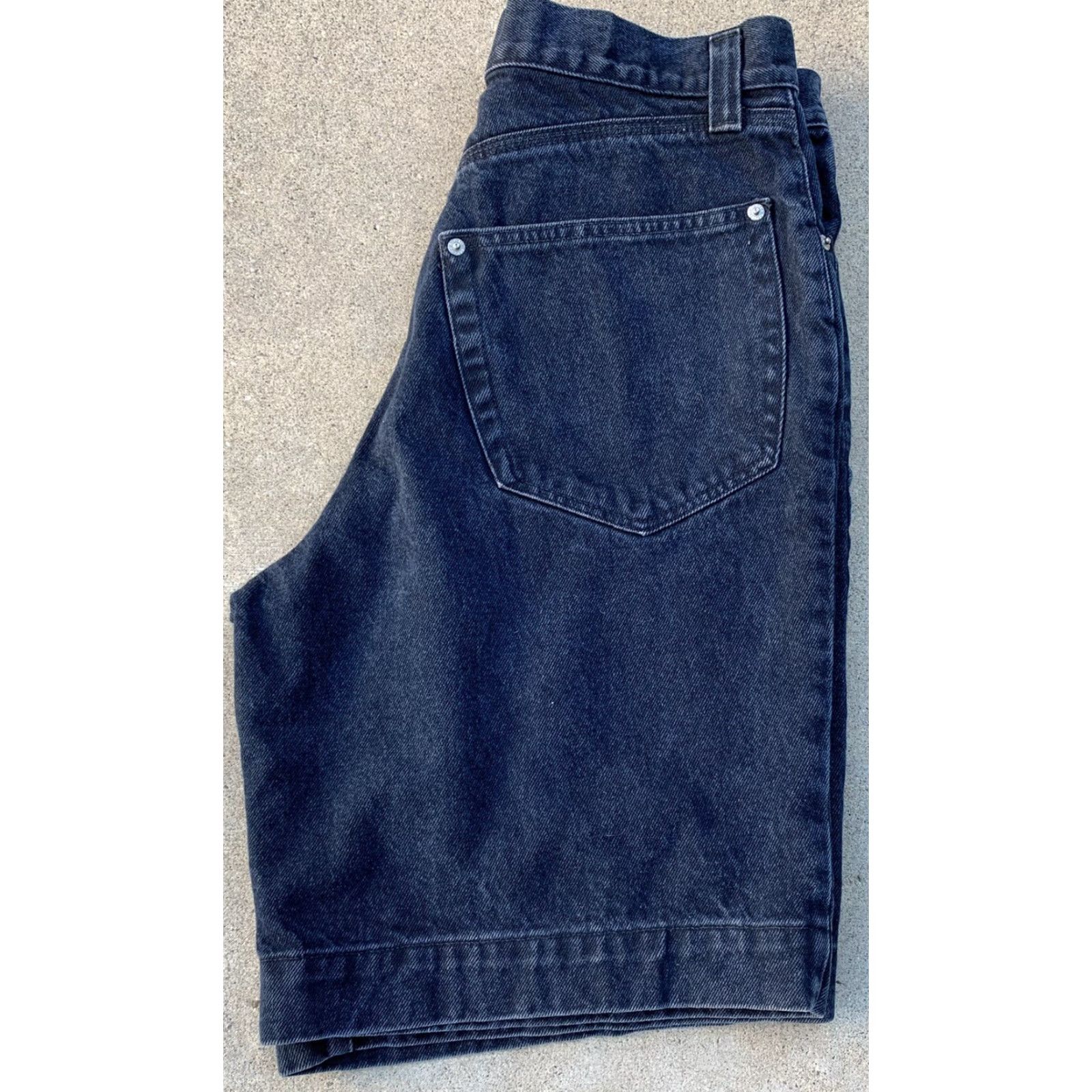 Banana Republic vtg Banana Republic Safari & Travel Co denim shorts Jorts 80s Size 12 Blue Denim 5 pocket Button fly Mens Womens Boys Girls Size 34" / US 12 / IT 48 - 6 Thumbnail