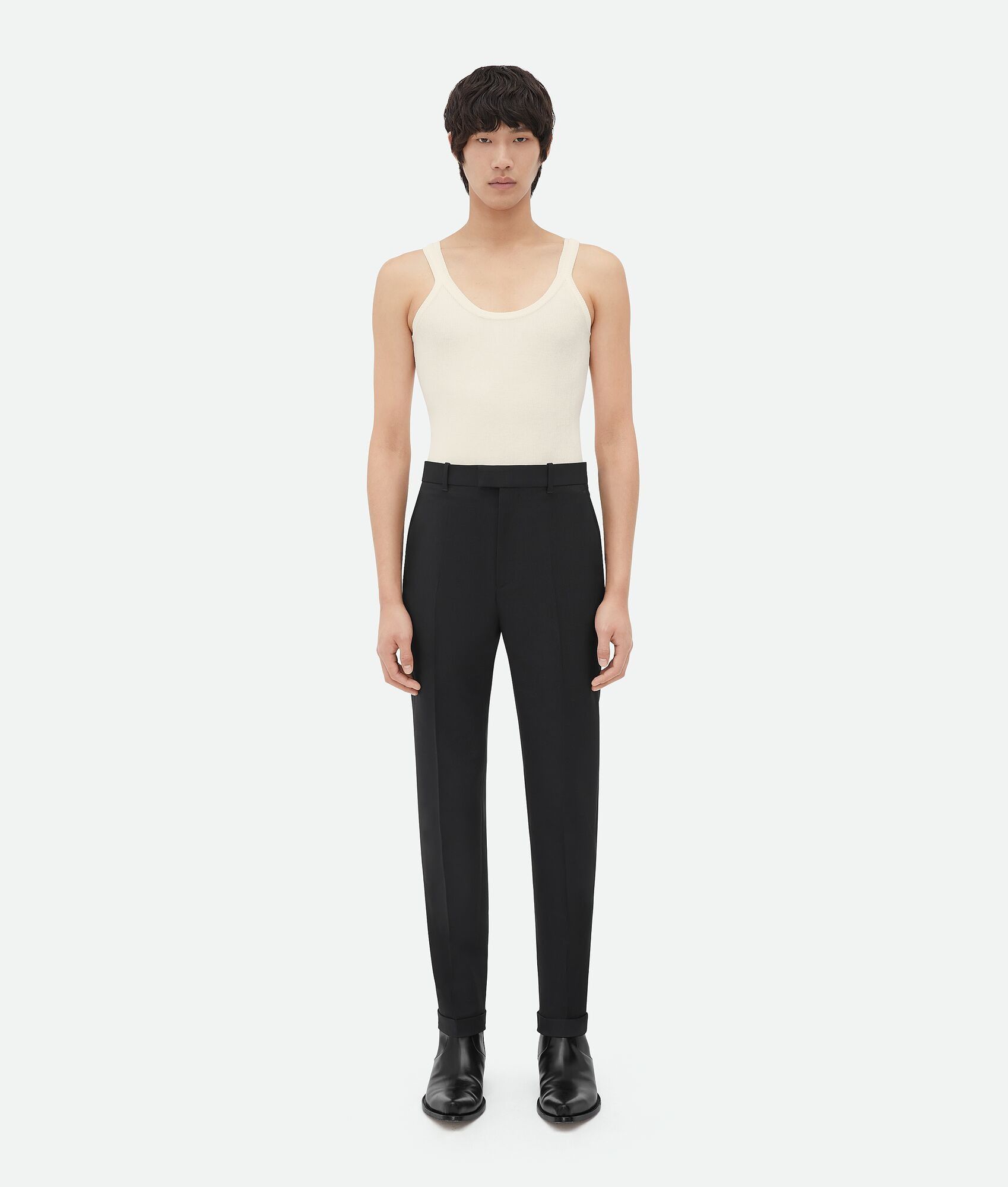 o1n1vont1224 Slim Leg Light Wool Pant in Black