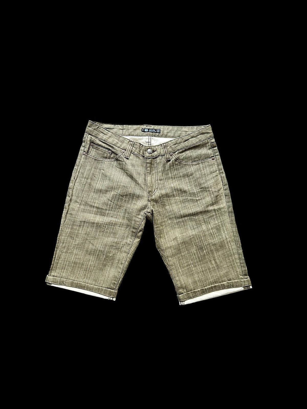 [32 x 21.5] Y2k Custom Culture short denim