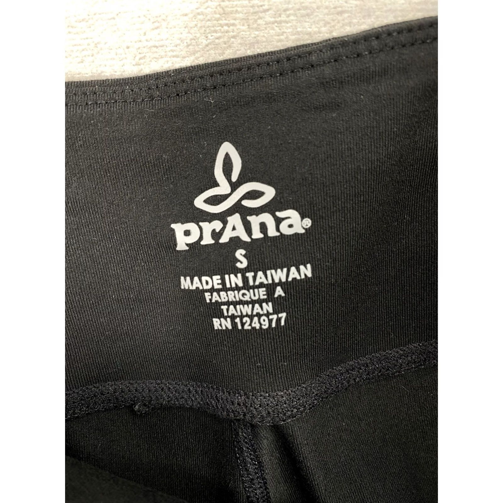 Prana prAna Capri Leggings Womens S Black Knee Length Pull On Workout Hiking Outdoors Pants Shirt? Size 28" / US 6 / IT 42 - 8 Thumbnail