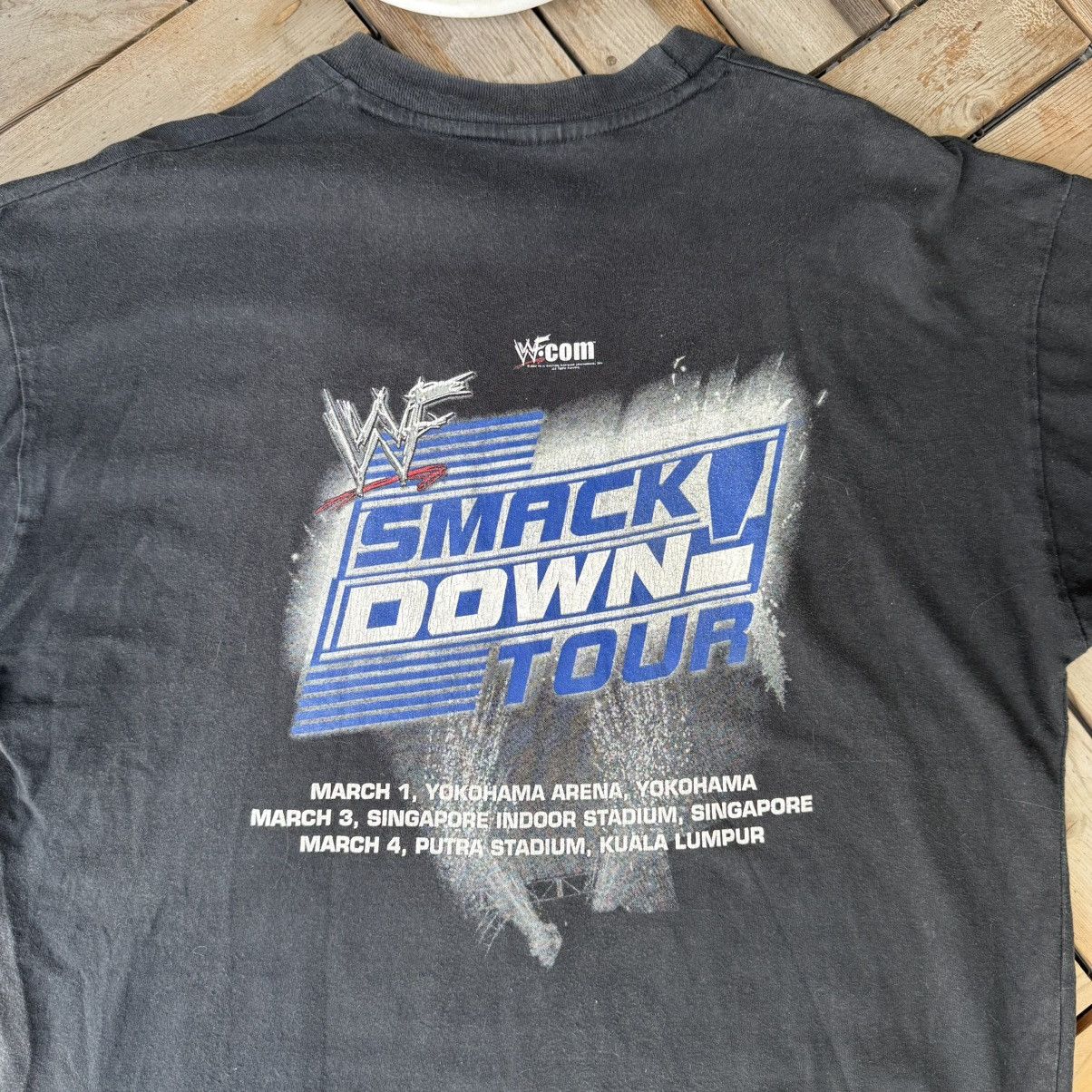 WWE Vintage Y2K WWF Smackdown Tour The Rock XL T-shirt Size US XL / EU 56 / 4 - 5 Thumbnail