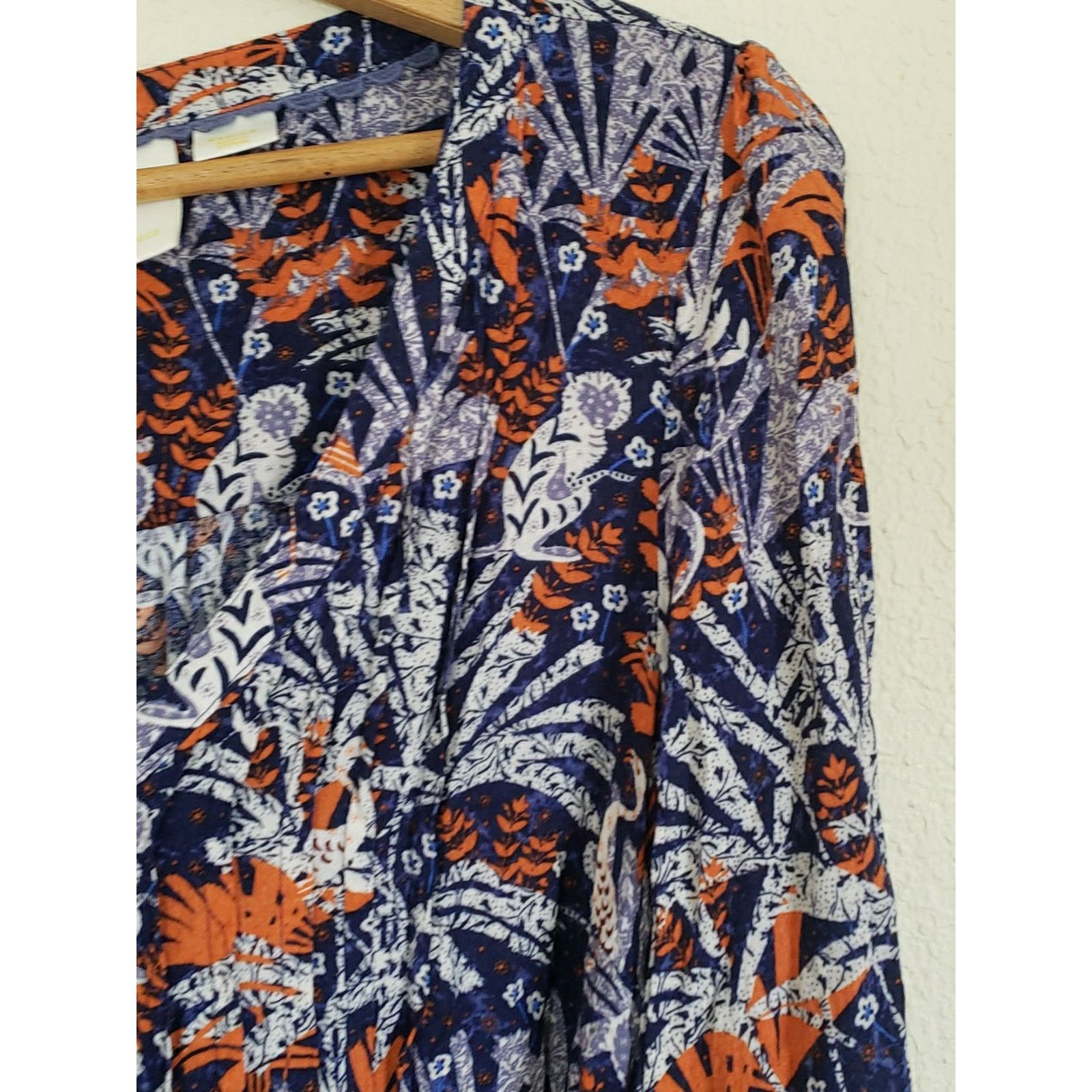 Anthropologie Maeve anthroplogie womens Size Medium floral v neck blouse Size M / US 6-8 / IT 42-44 - 2 Thumbnail