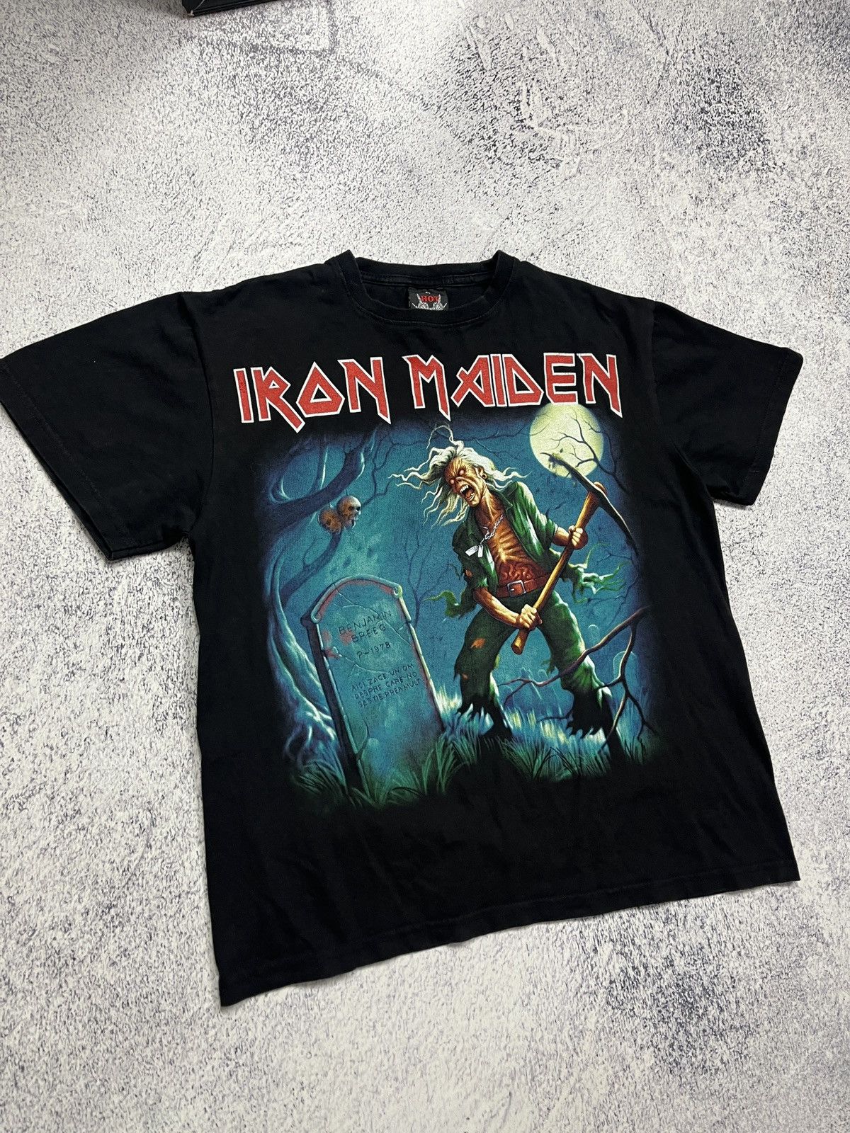 Band Tees Iron Maiden Benjamin Breeg Grave Big Logo Graphic T-Shirt Size US M / EU 48-50 / 2 - 4 Thumbnail