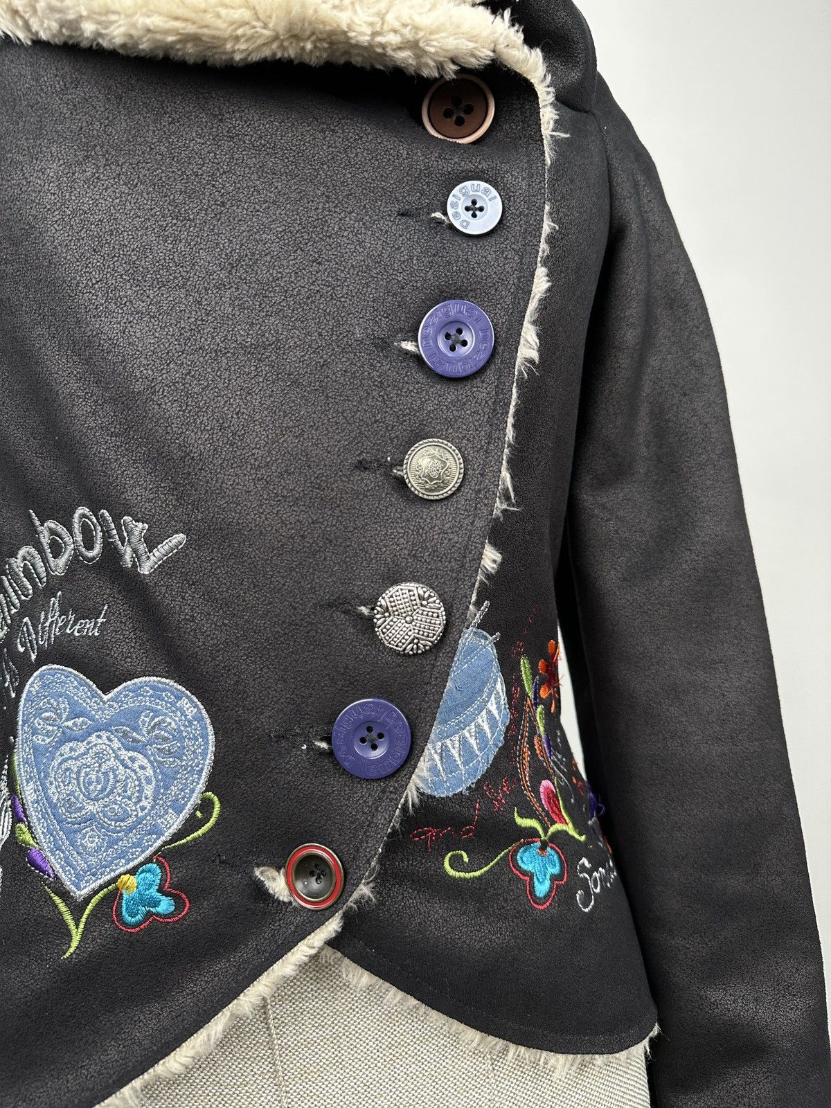 Desigual DESIGUAL RAINBOW WOMEN’S SHORT JACKET FAUX FUR BLACK COAT Size XS / US 0-2 / IT 36-38 - 11 Thumbnail