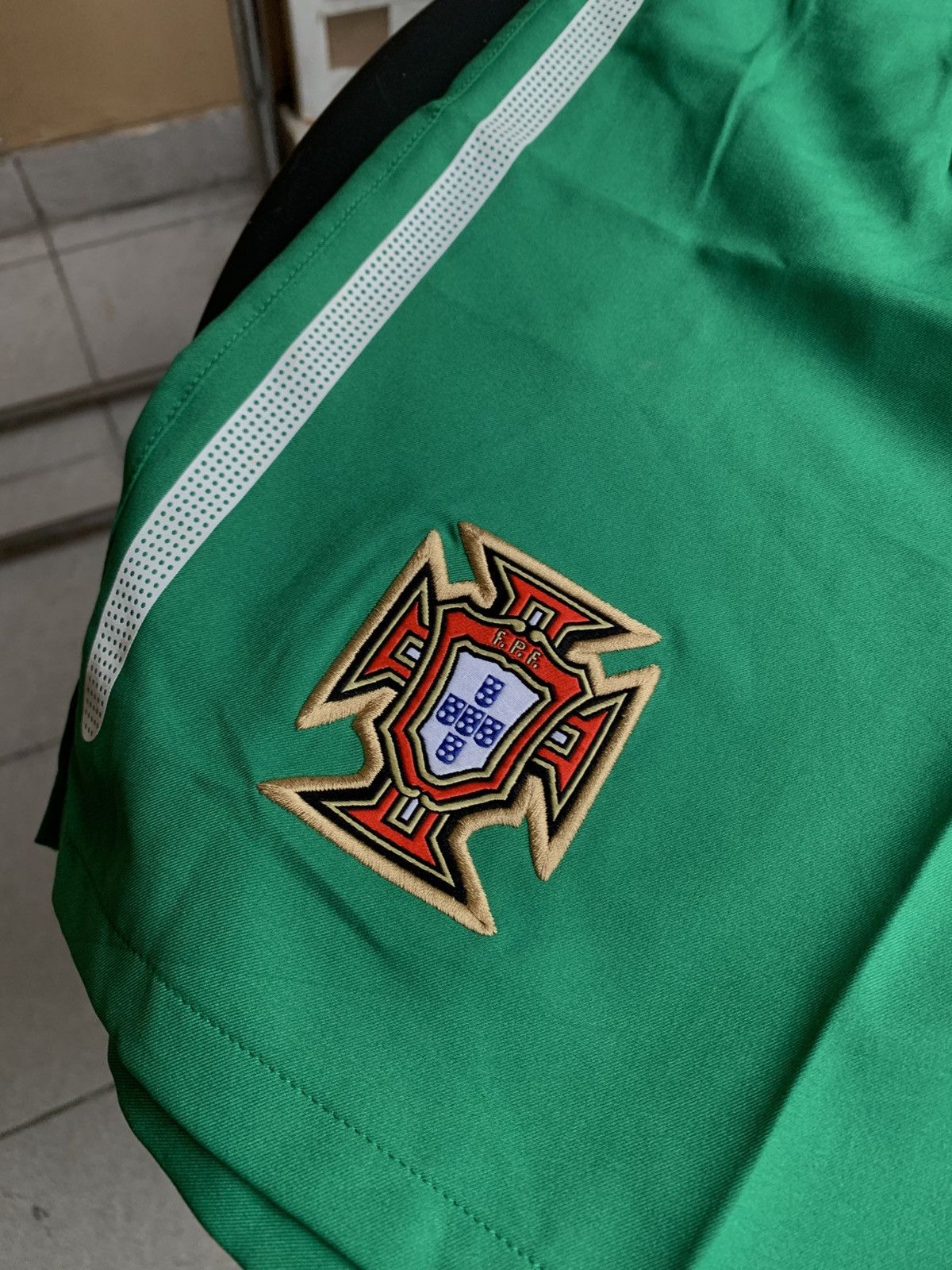 Nike Portugal Away 2010 Shortpants Size US 29 - 2 Thumbnail