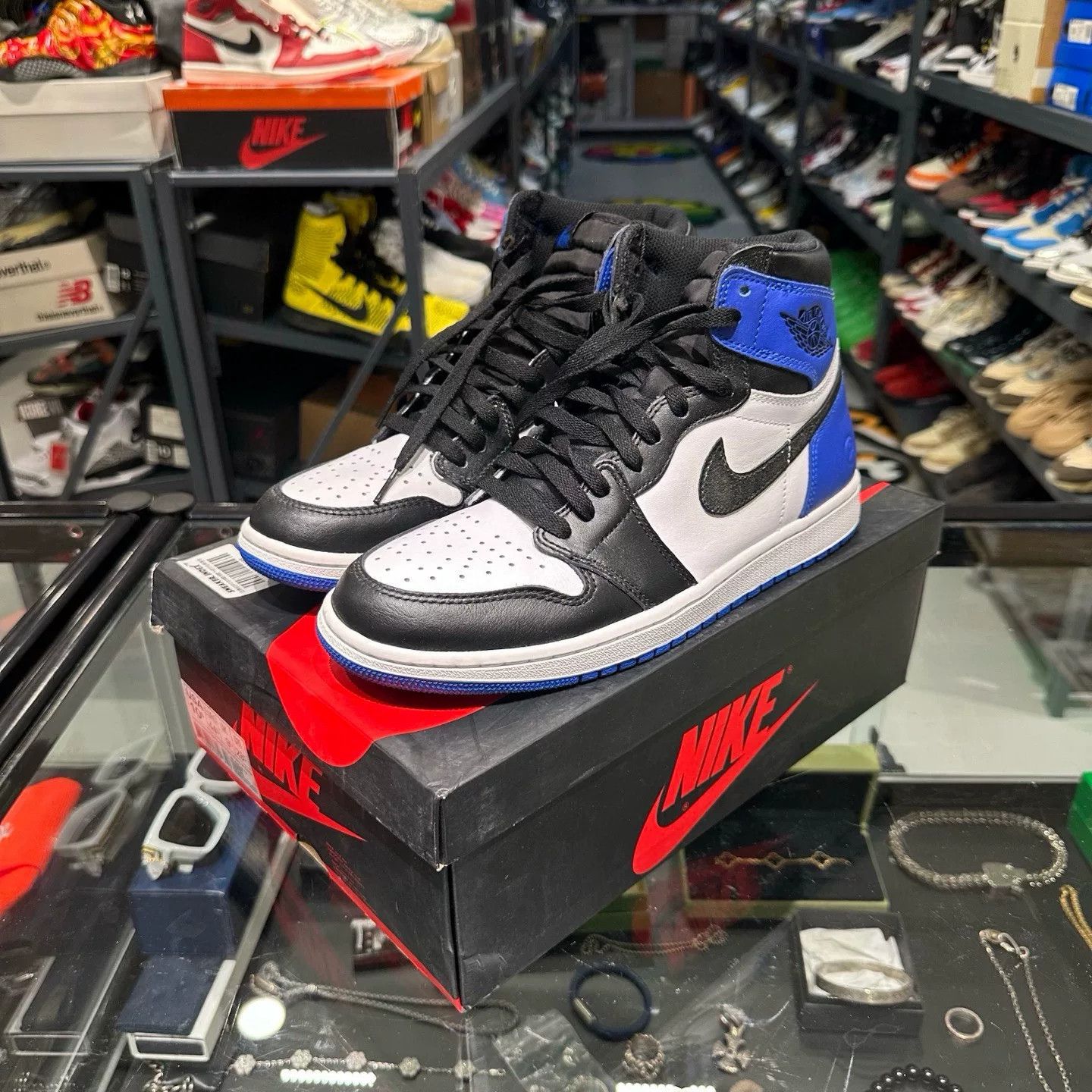 Nike Nike Black Lowtop Sneakers 11 Men Size US 11 / EU 44 - 1 Thumbnail