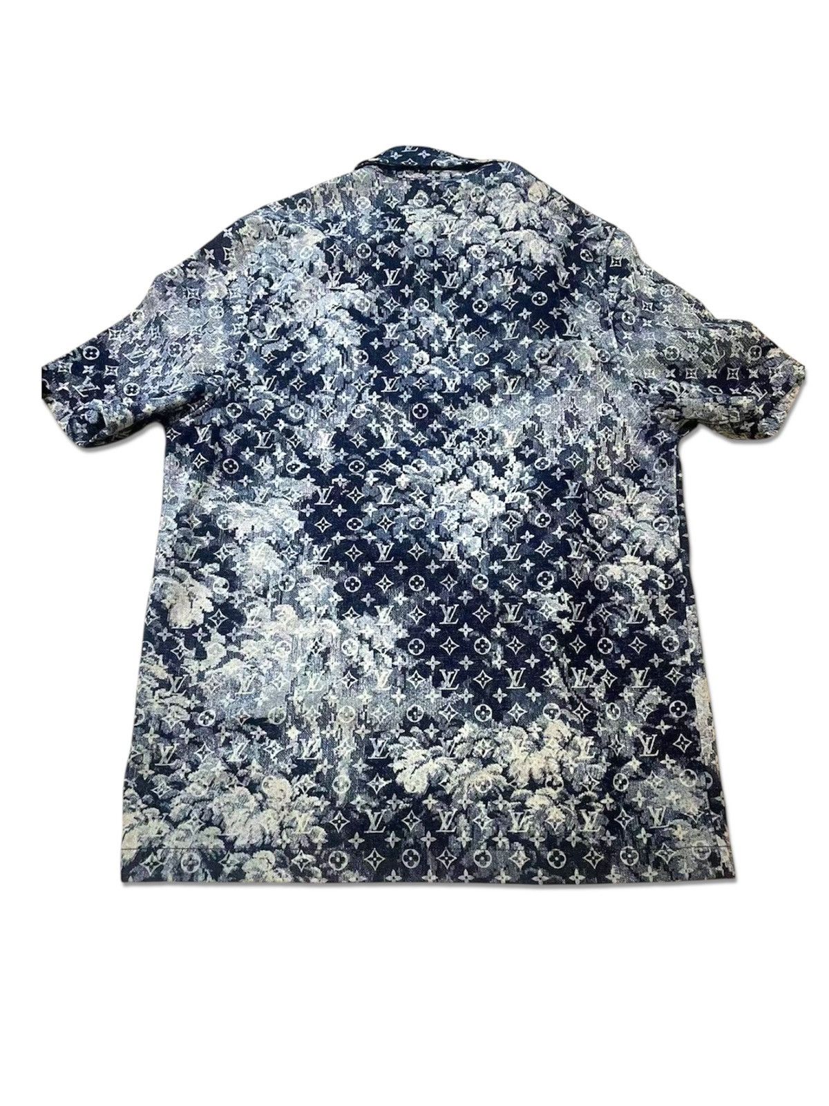 Louis Vuitton Louis Vuitton L Tapestry Short Sleeves Denim Shirt Monogram Size US L / EU 52-54 / 3 - 2 Thumbnail
