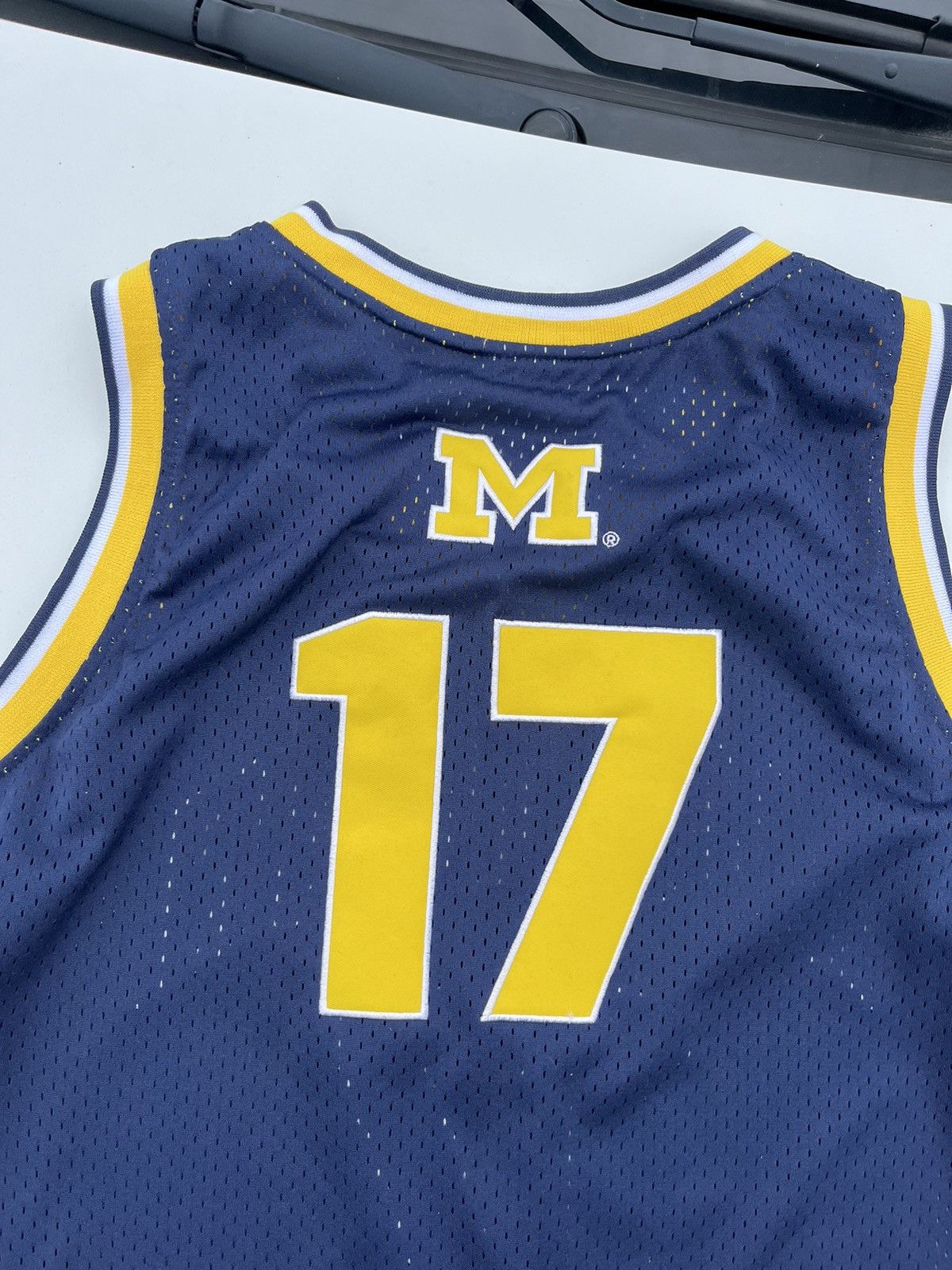 Vintage 1990s U of M Basketball Jersey / XL Size US XL / EU 56 / 4 - 3 Thumbnail