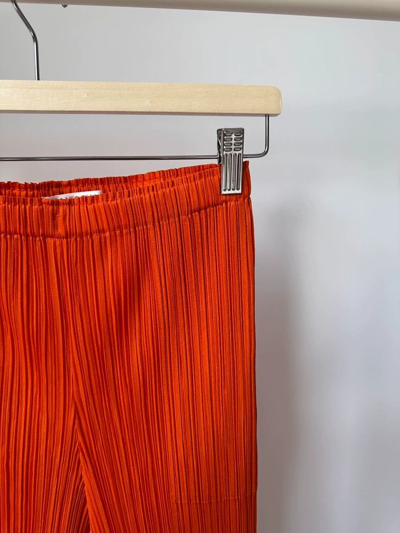Issey Miyake Issey Miyake size:2 Red pleated trousers Size 31" - 3 Thumbnail