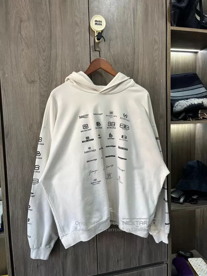 Balenciaga Balenciaga Multielement Full Print Logo Hoodie Size US S / EU 44-46 / 1 - 4 Thumbnail