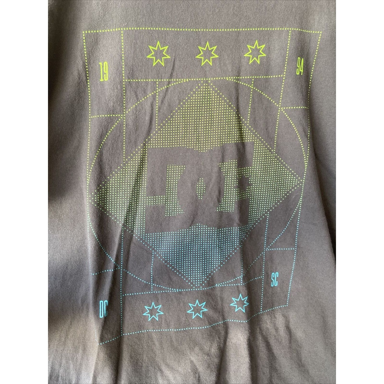DC DC LOGO GRAPHIC PRINT MODERN Gray T-SHIRT SIZE MEDIUM Size US M / EU 48-50 / 2 - 2 Thumbnail