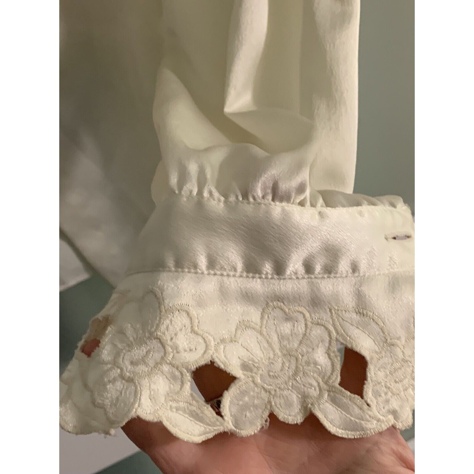 St. John St. John Lace Top Blouse Pussy Bow Neck Tie Sz 4 Vintage Size S / US 4 / IT 40 - 5 Thumbnail