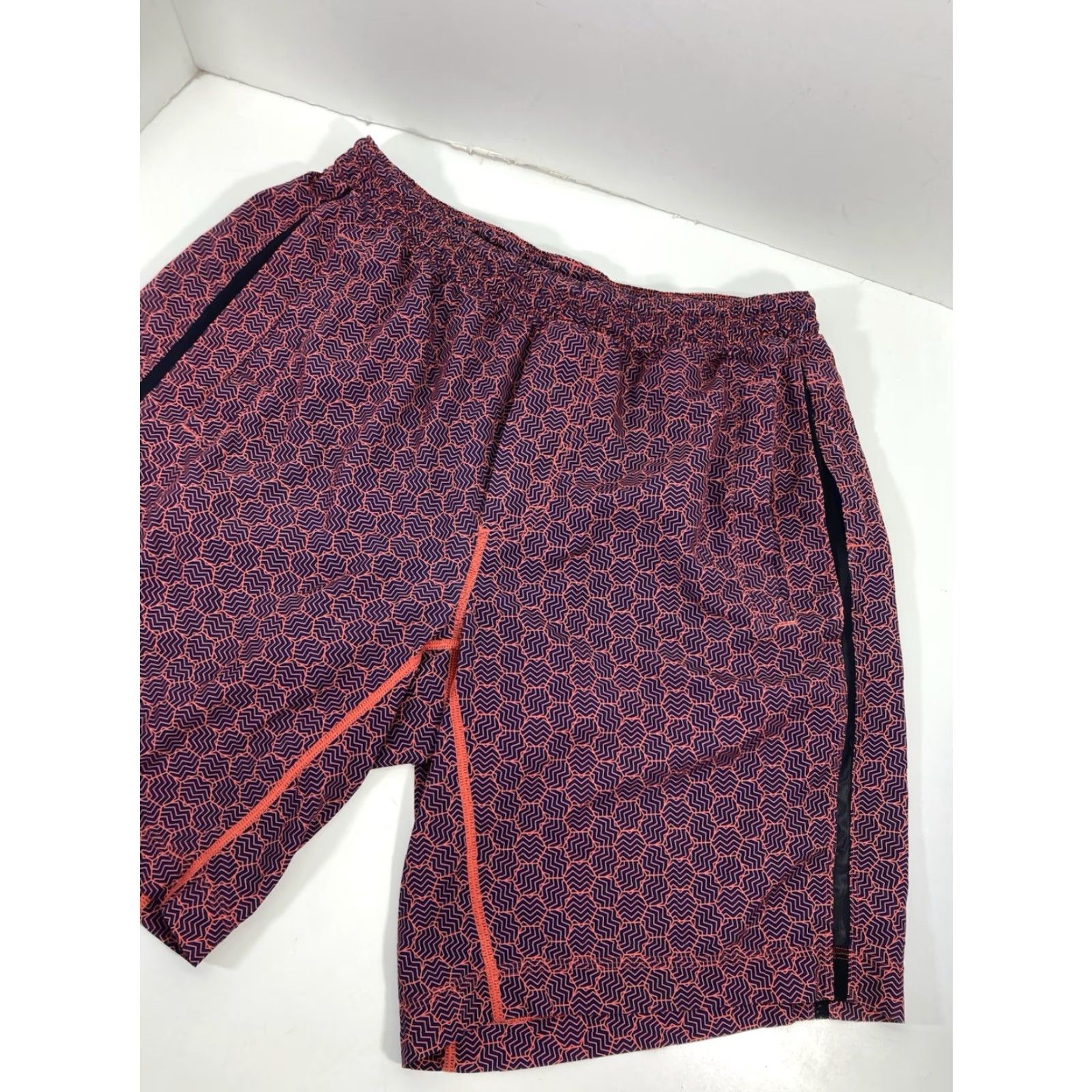Lululemon VINTAGE Lululemon Pace Breaker Shorts Men 36X10 Maroon Geometric Lined Drawstring Size US 33 - 2 Thumbnail