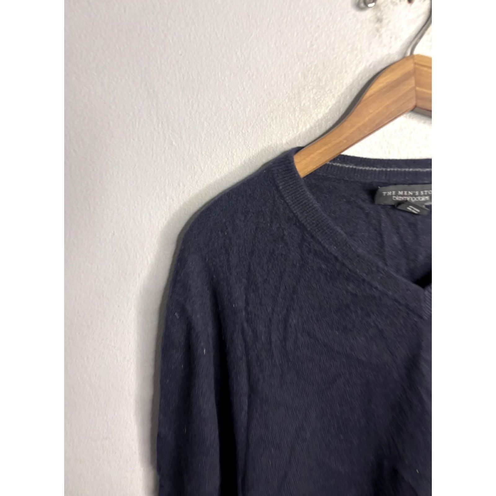 Bloomingdale's VINTAGE? No — The Men's Store Bloomingdale's Sweater Mens 2XL Navy Cashmere V Neck Pullover Size US XXL / EU 58 / 5 - 2 Thumbnail