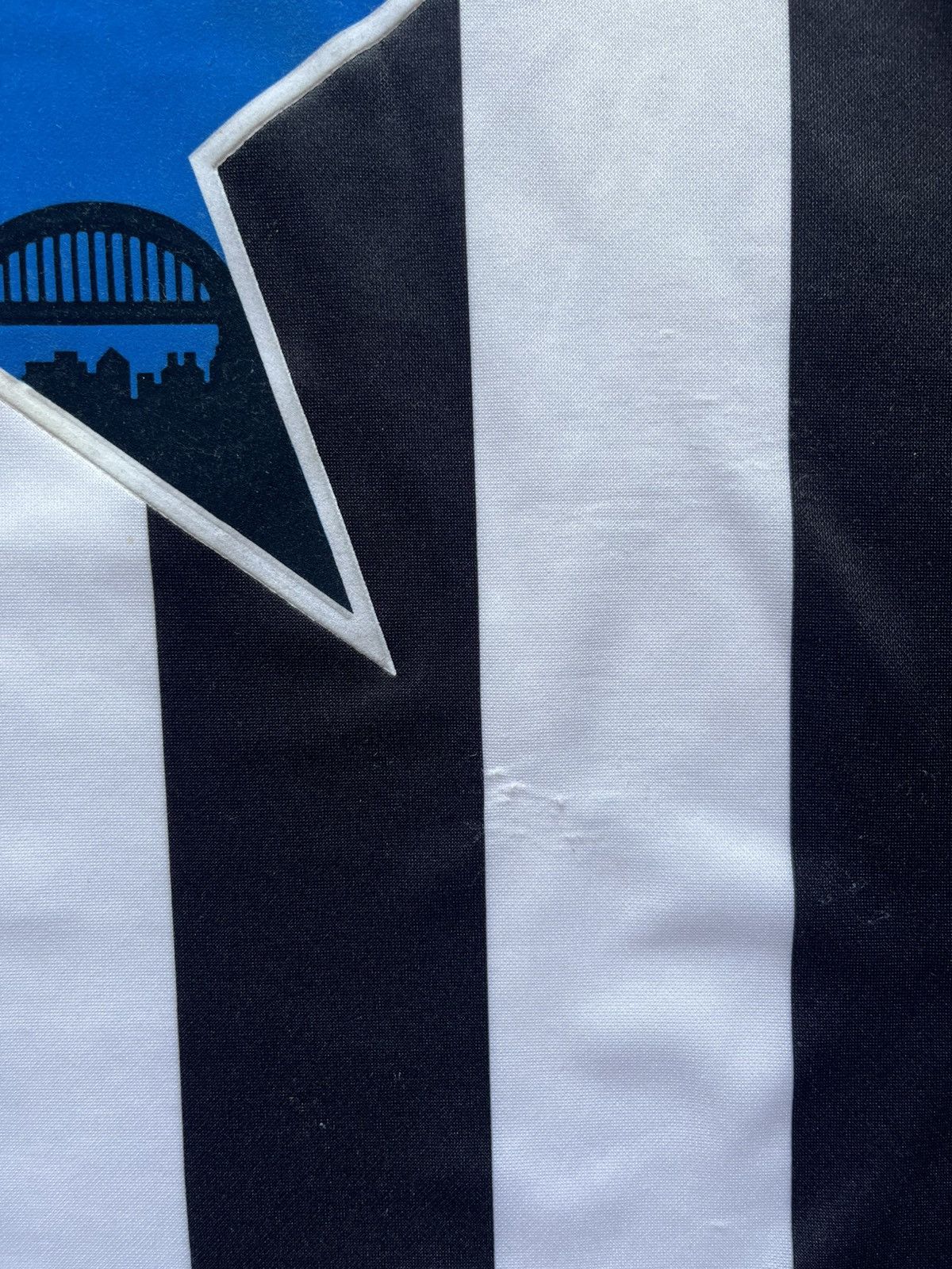Asics Newcastle United 1993-1995 Home Football Asics Soccer Jersey Size US M / EU 48-50 / 2 - 7 Thumbnail