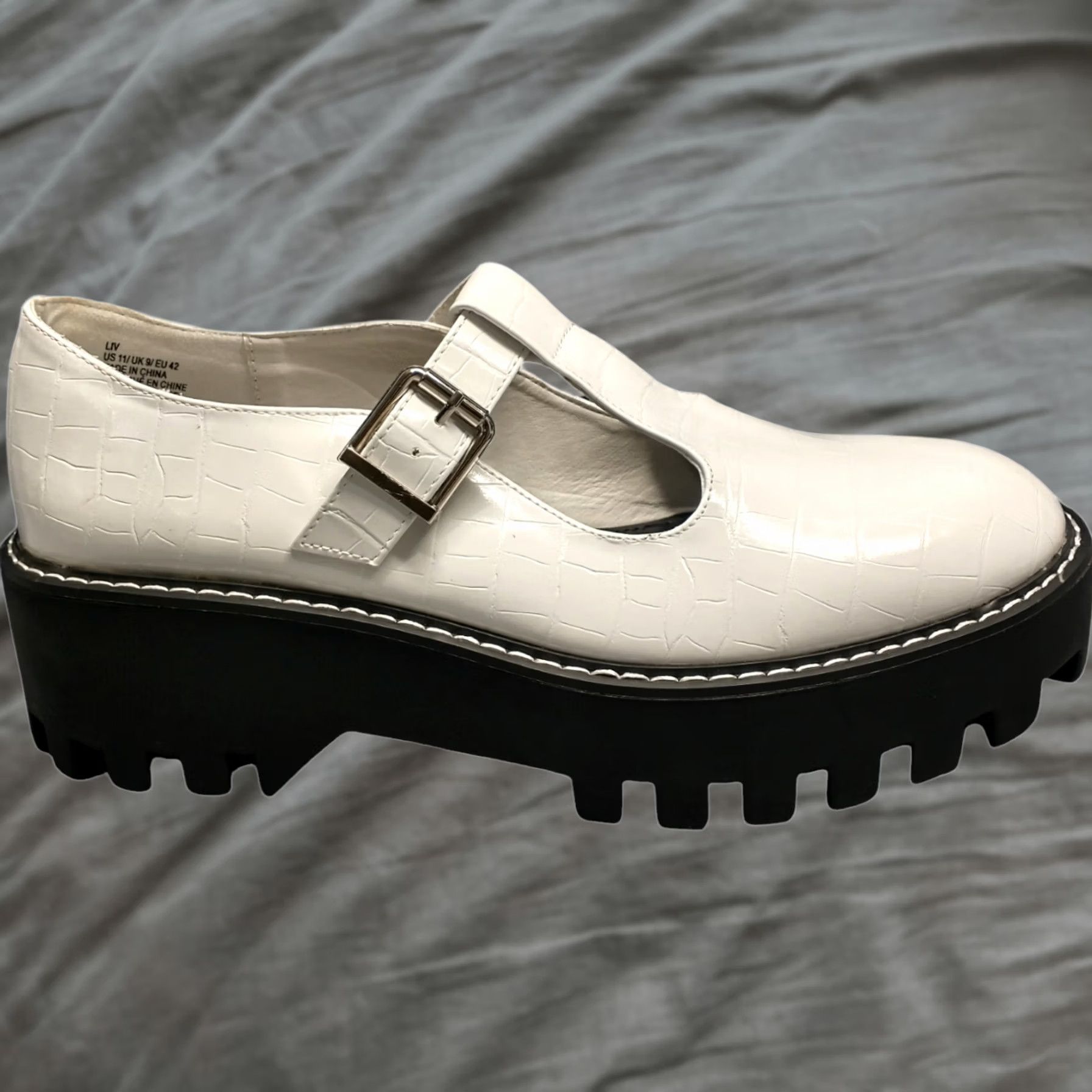 Vintage ShoeDazzle Mary Janes Boots Womens Size 11 White Manmade Lug Sole Round Toe Size US 11 / IT 41 - 1 Thumbnail
