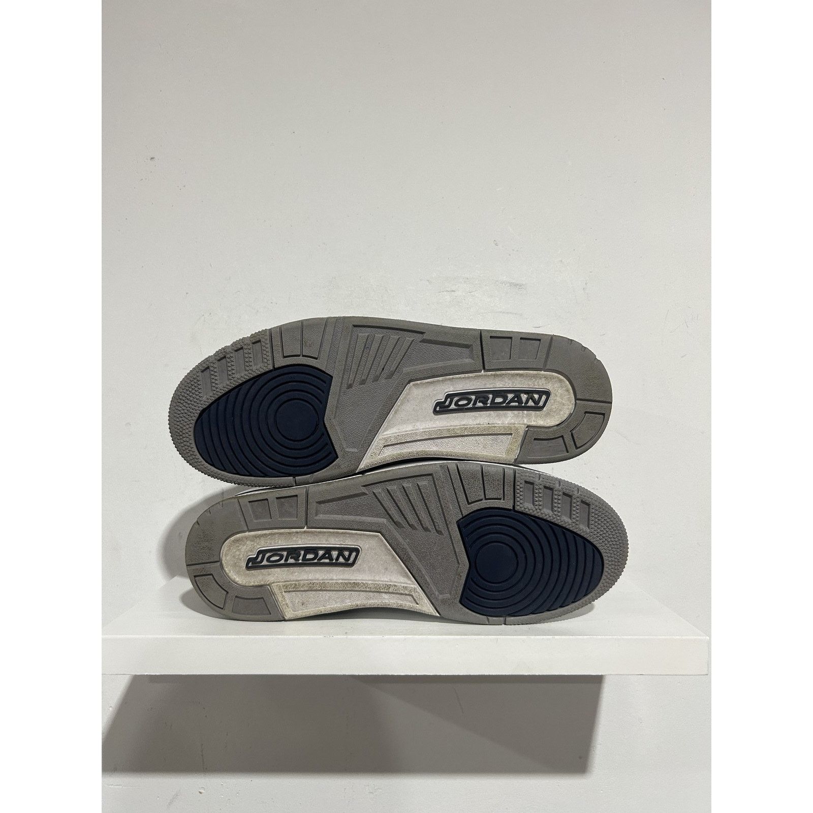 Jordan Brand JORDAN 3 RETRO GEORGETOWN SIZE 11 PREOWNED Size US 11 / EU 44 - 7 Thumbnail