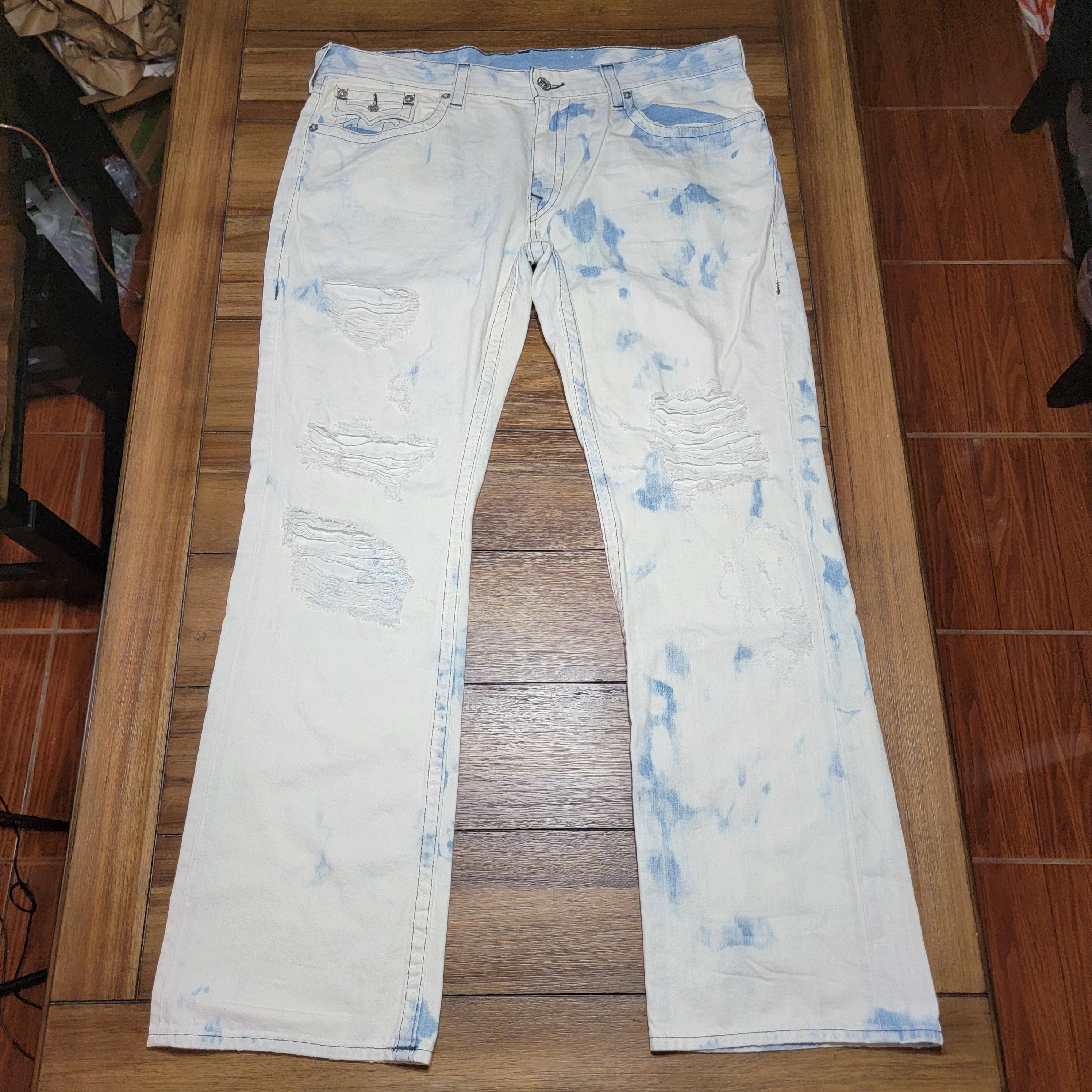 True Religion True Religion Shredded Front Acid Washed Straight Jeans - 40 Size 42" / US 20 - 1 Thumbnail
