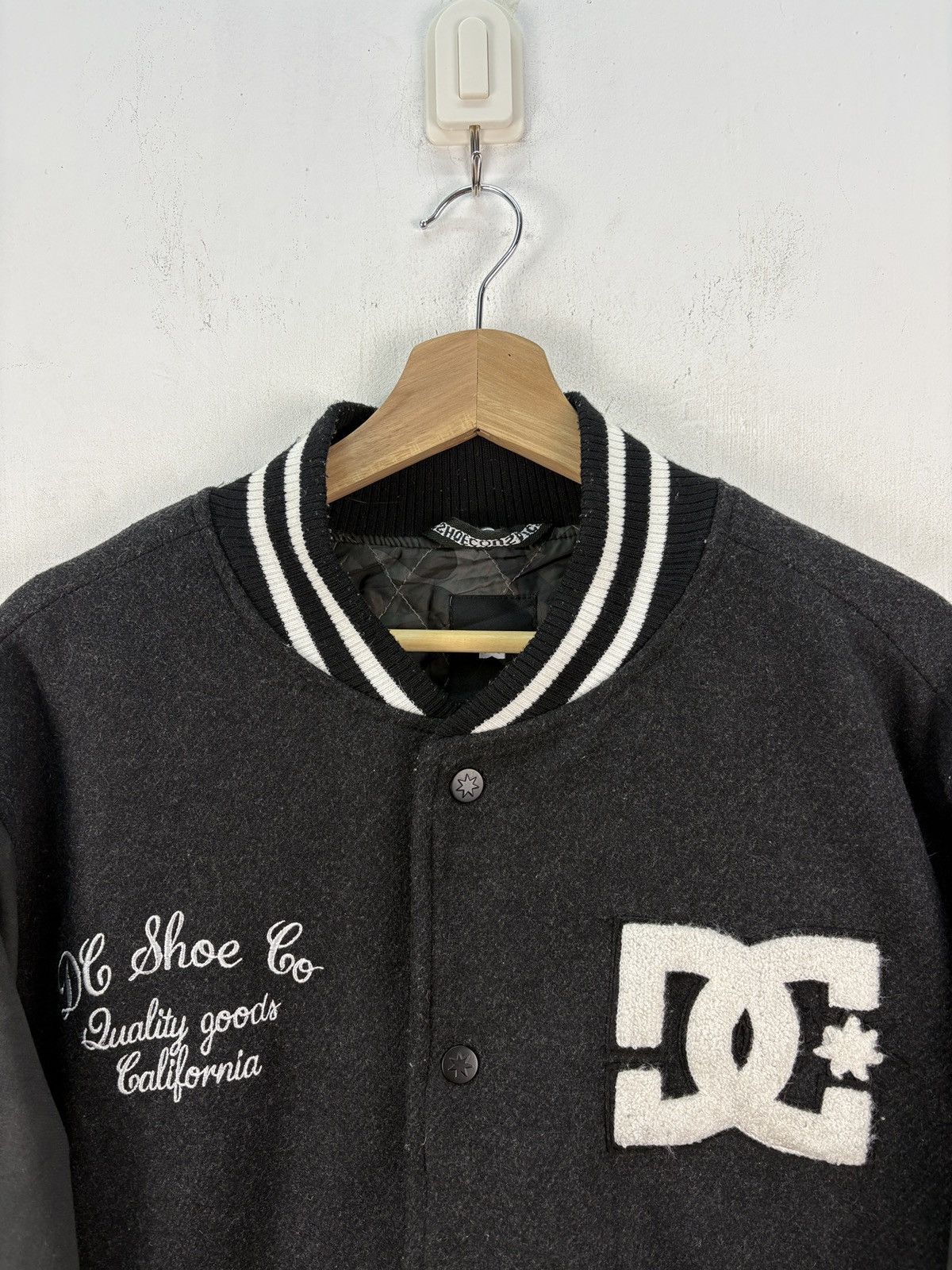 DC Vintage Dc Shoes Varsity Jacket Wool Size US L / EU 52-54 / 3 - 3 Thumbnail