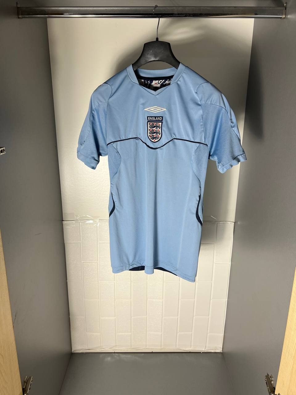 Umbro VINTAGE UMBRO ENGLAND RETRO SOCCER JERSEY MANCHESTER Y2K 90s Size US S / EU 44-46 / 1 - 3 Thumbnail