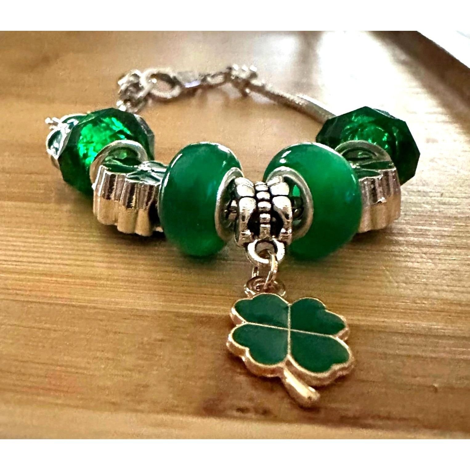 Handmade St Patricks Day Four Leaf Clover Bracelet New Beaded Charms Size ONE SIZE - 2 Thumbnail