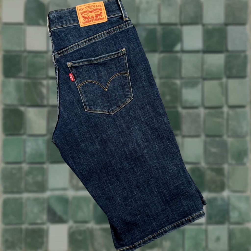 CO Levi Strauss Co Womens Bermuda Denim Jean Shorts Sz 27 Mid Rise Summer Y2K Retro Size 27" / US 4 / IT 40 - 1 Thumbnail